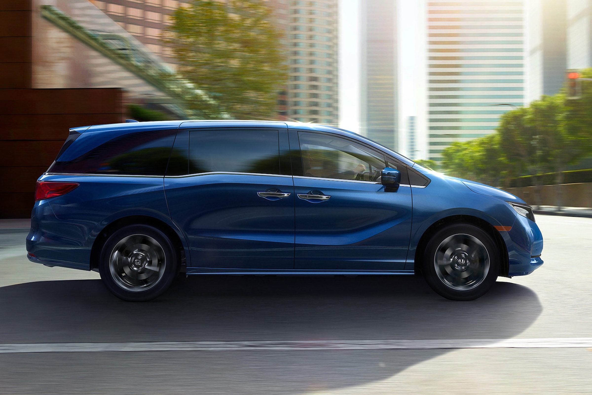 Top 16 Road‑Trip Cars of 2021: Comfort, Style, and Reliability