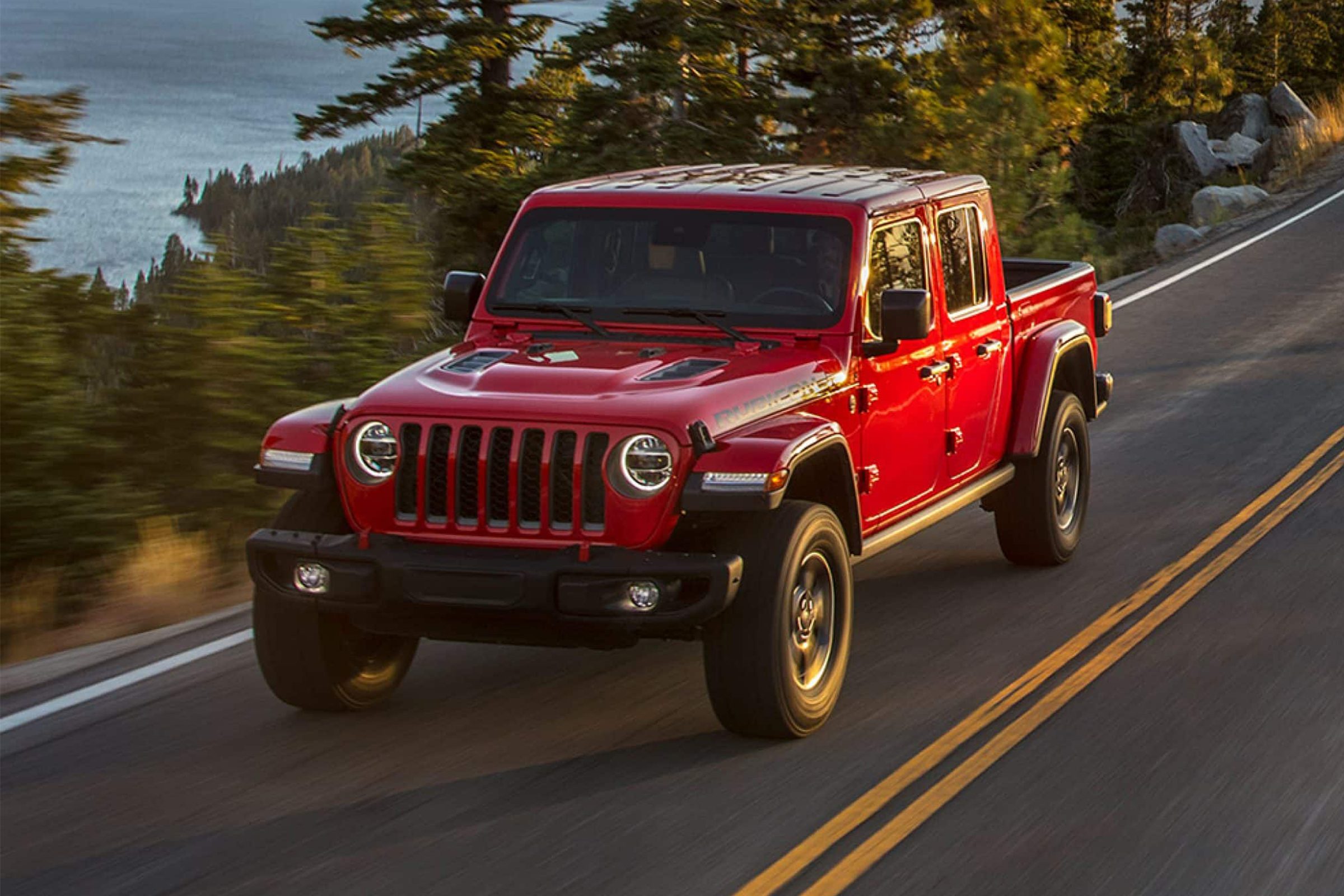 Top 16 Road‑Trip Cars of 2021: Comfort, Style, and Reliability