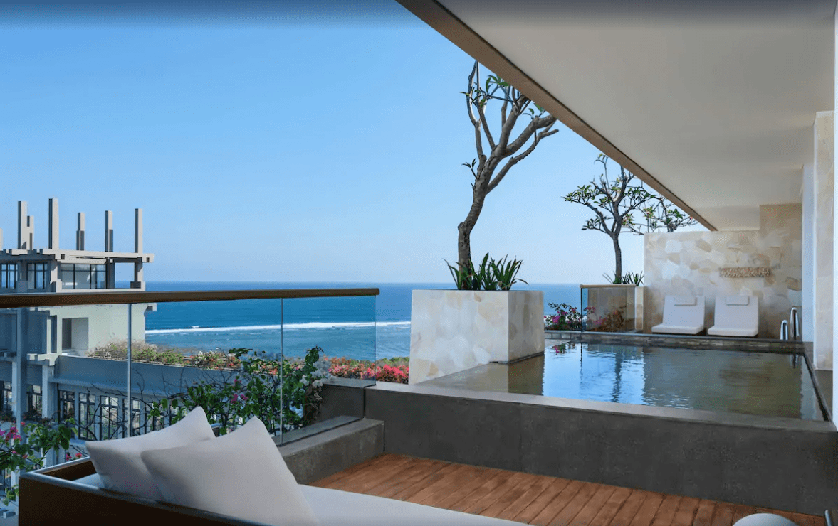 25 Must-Visit Romantic Resorts Worldwide