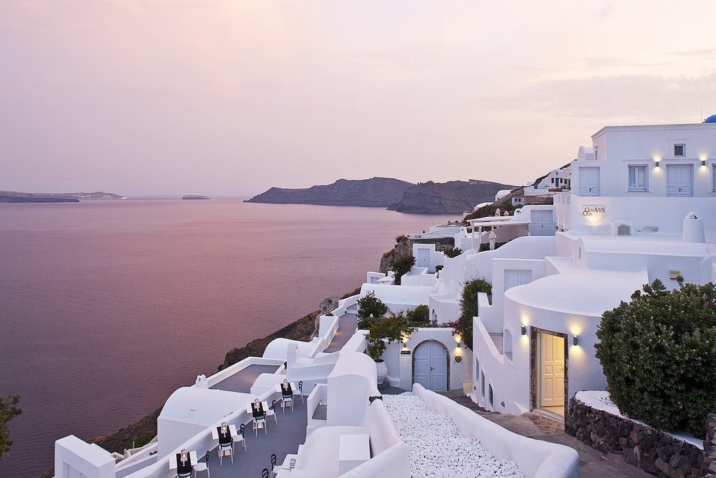 25 Must-Visit Romantic Resorts Worldwide