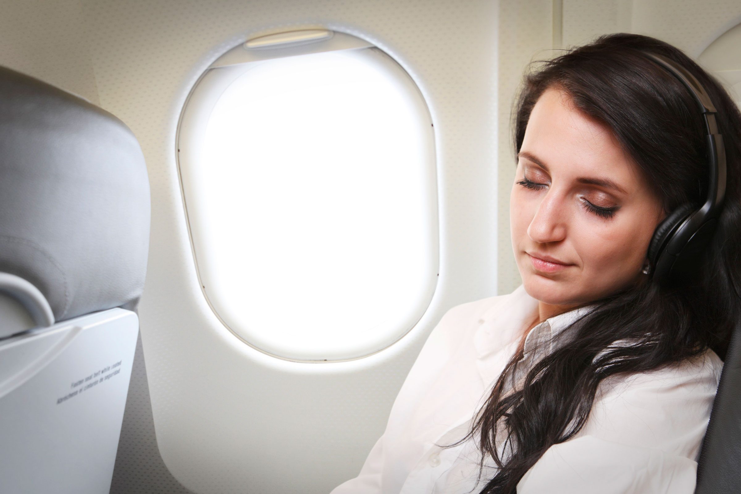 Master Restful Flights: 8 Expert Tips to Sleep Comfortably on an Airplane