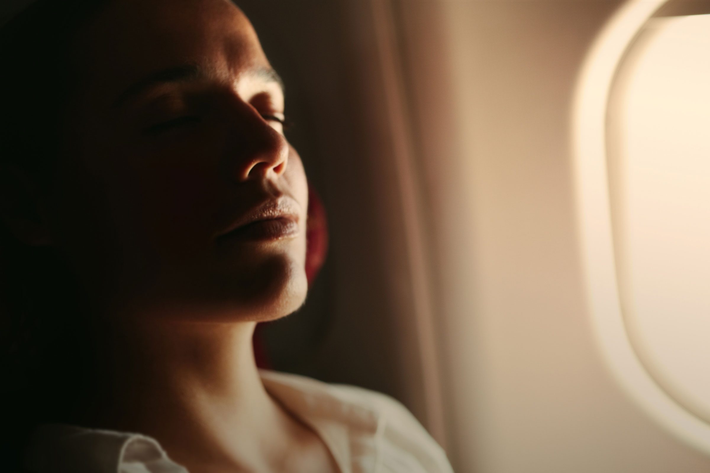 Master Restful Flights: 8 Expert Tips to Sleep Comfortably on an Airplane