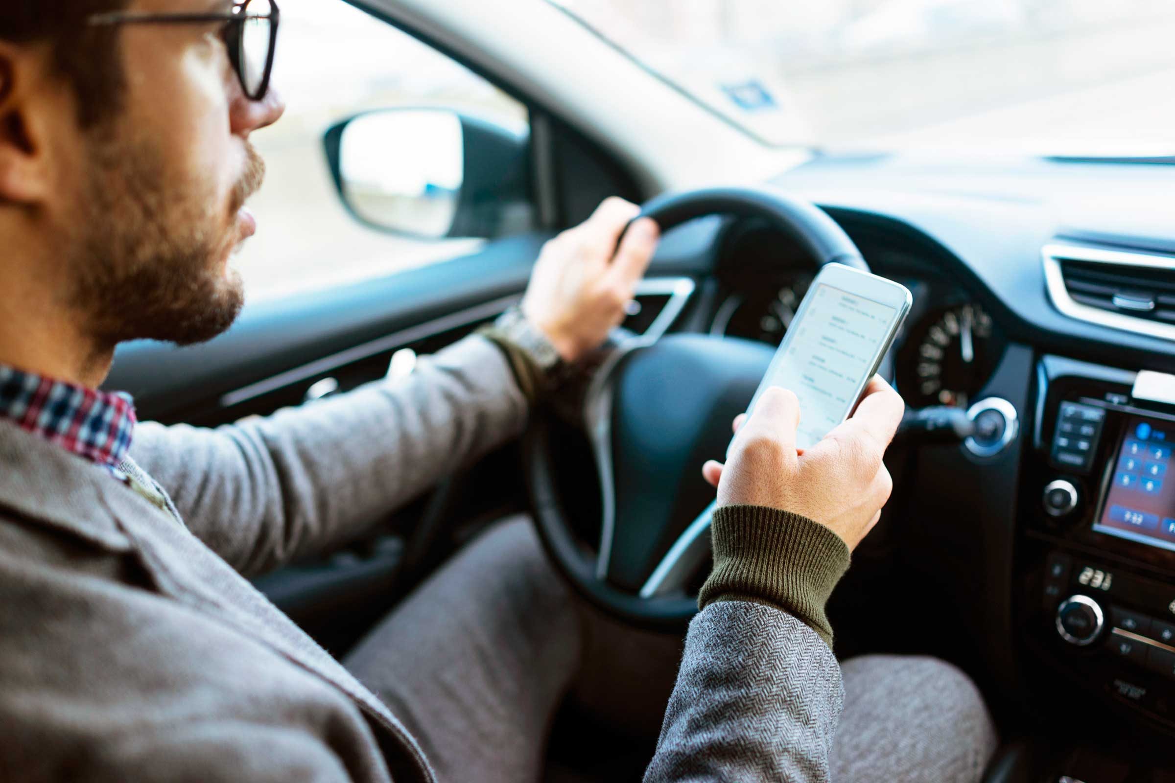 7 Proven Strategies to Stop Texting While Driving