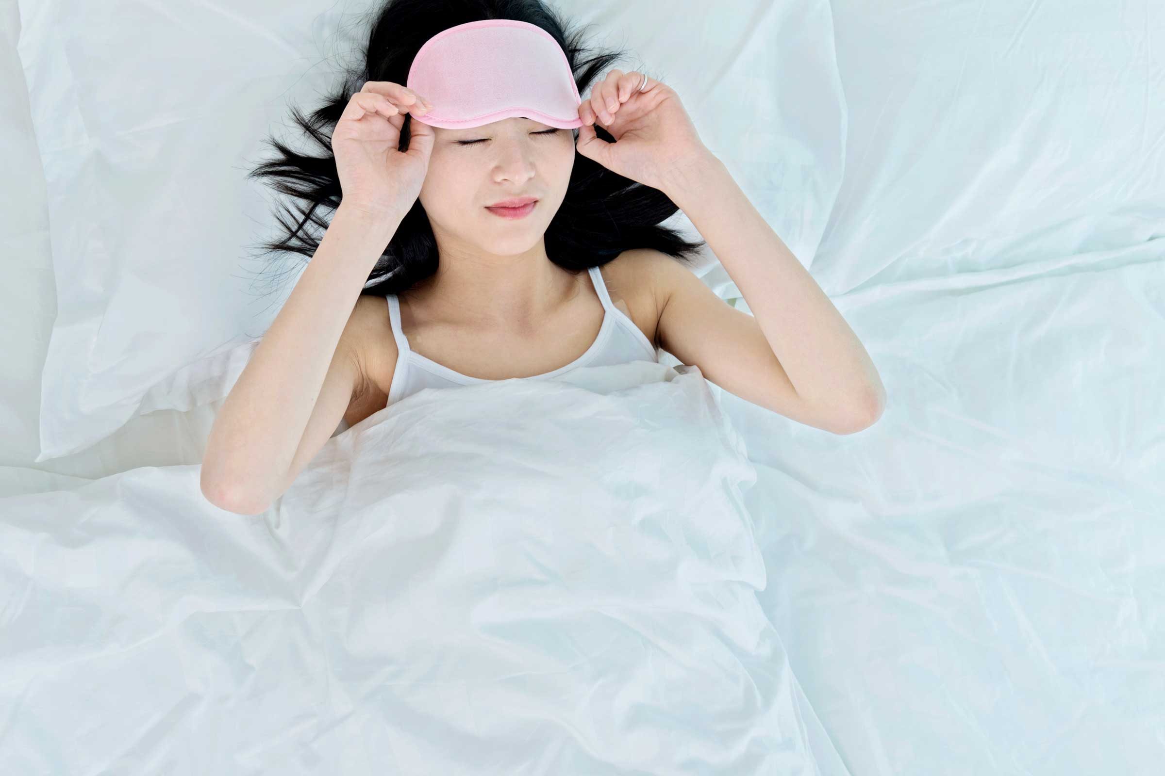 Struggling to Sleep While Traveling? 17 Proven Tips for Better Rest on Vacation