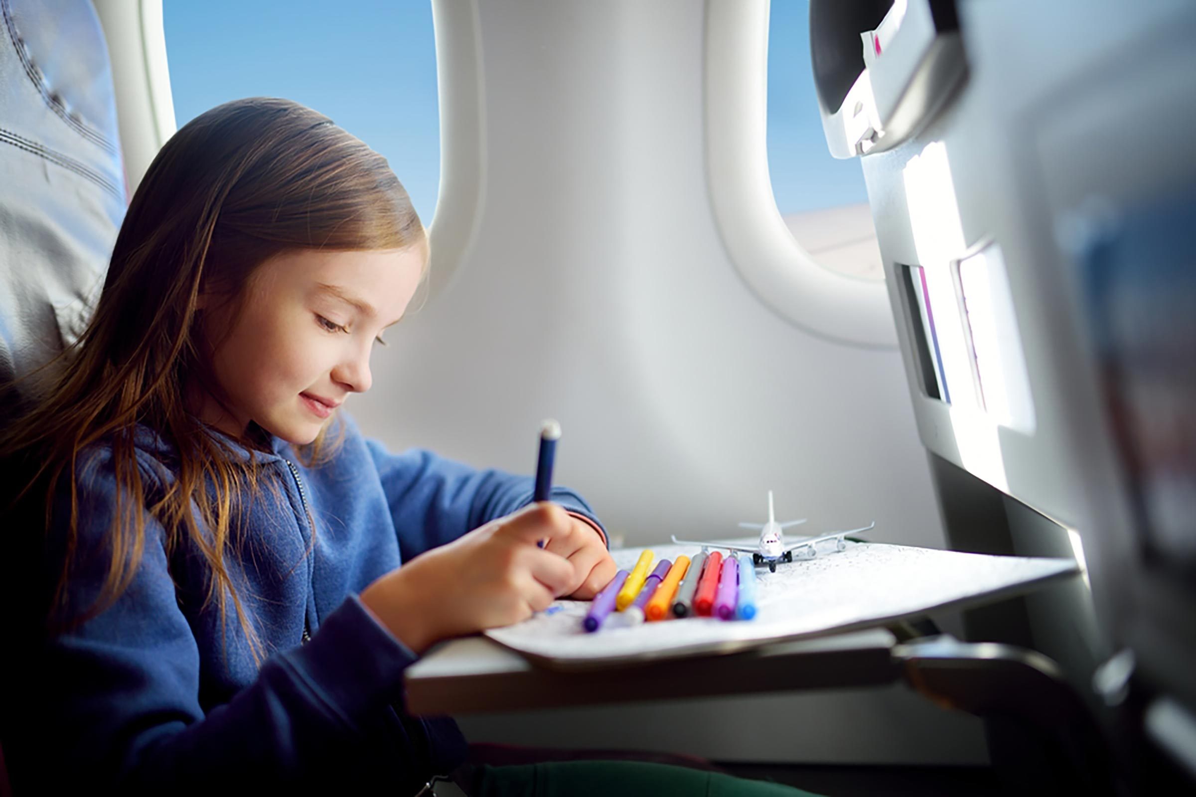 10 Essential Tips to Stay Calm While Flying with Kids