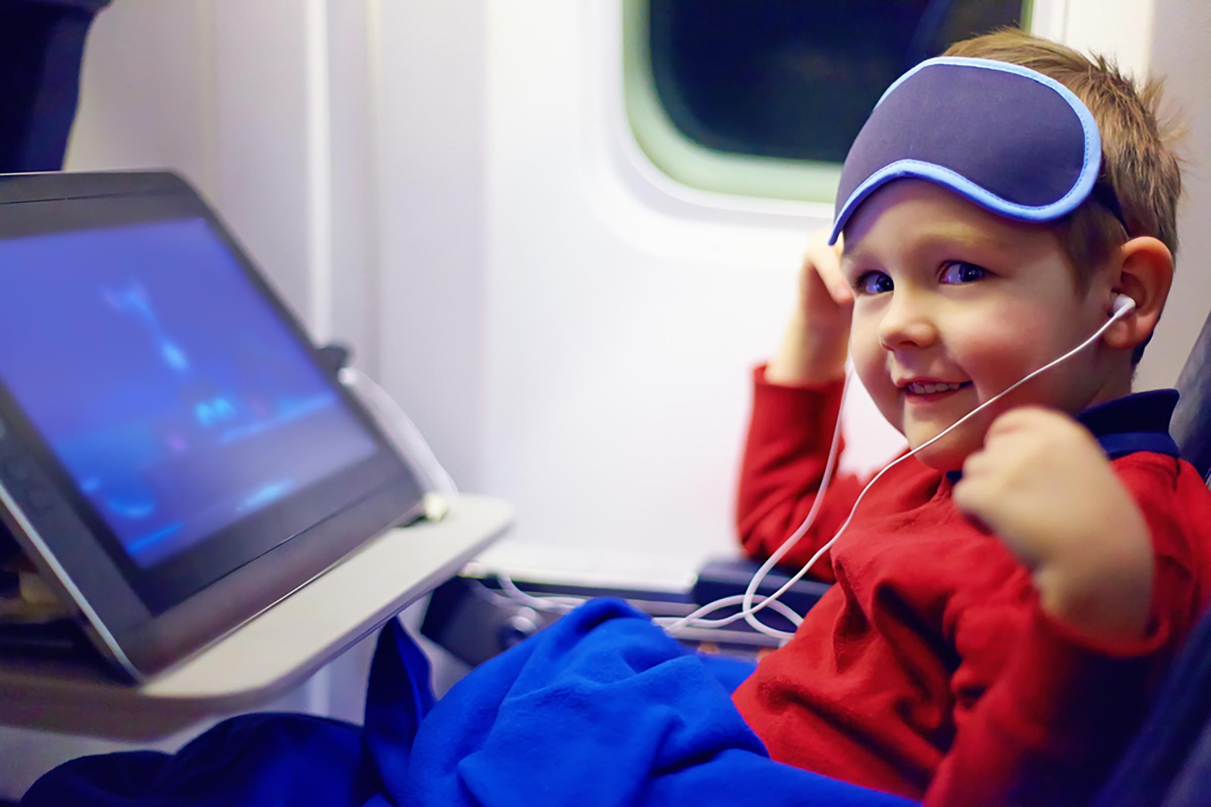 10 Essential Tips to Stay Calm While Flying with Kids