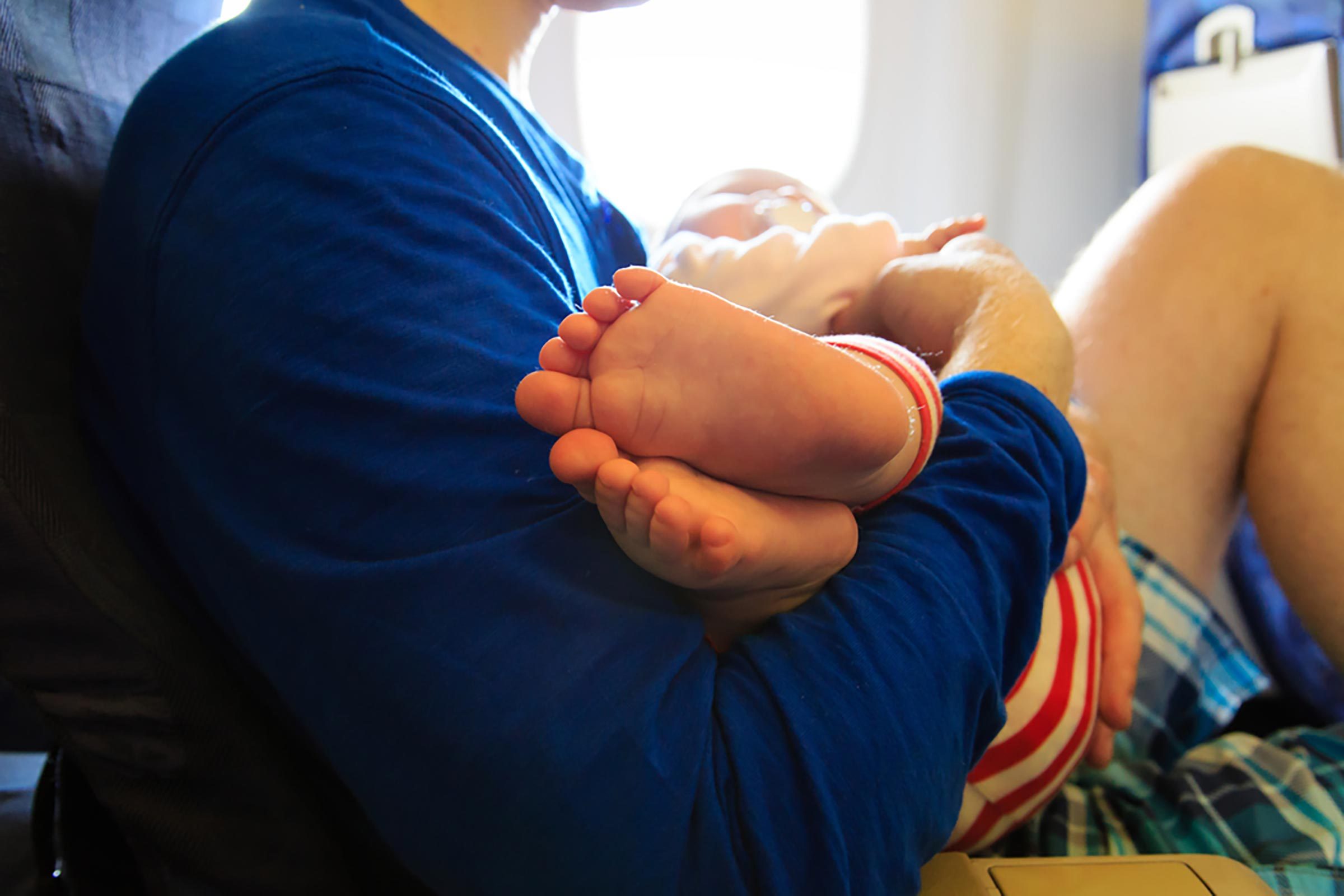 10 Essential Tips to Stay Calm While Flying with Kids