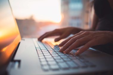 Earn Extra Income on Vacation: Proven Ways to Make Money While Traveling