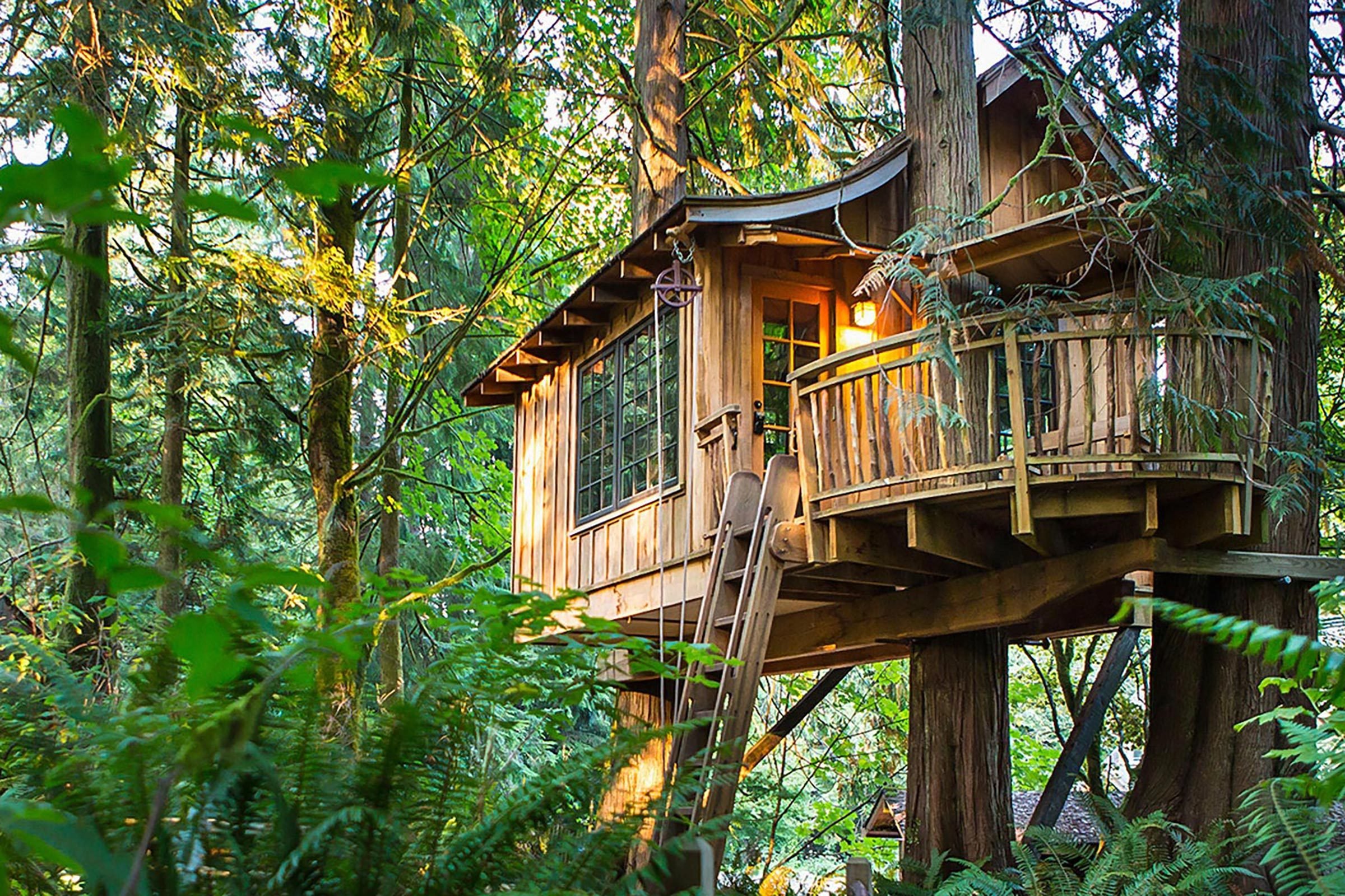 Explore 9 Enchanting Treehouse Rentals for a Memorable Summer Getaway