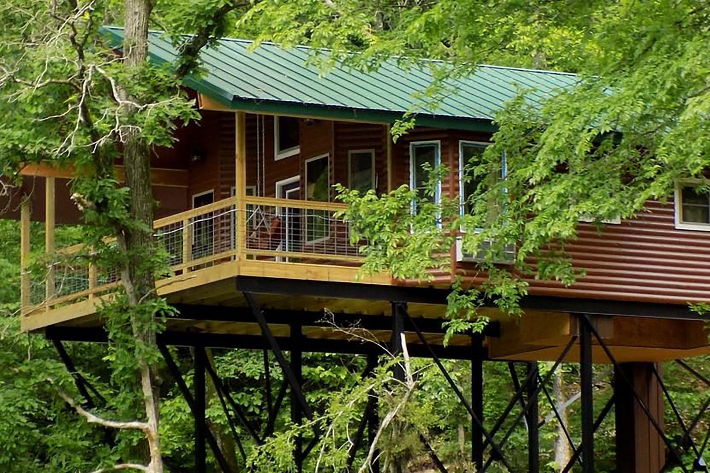 Explore 9 Enchanting Treehouse Rentals for a Memorable Summer Getaway