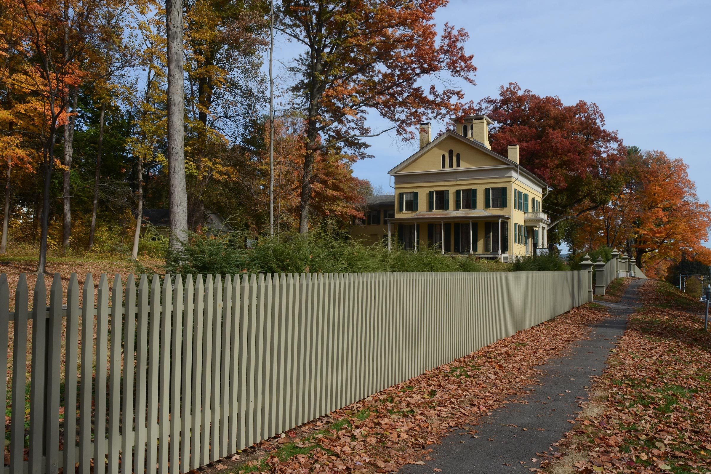 Top 9 Must‑Visit Literary Landmarks for Book Lovers This Summer