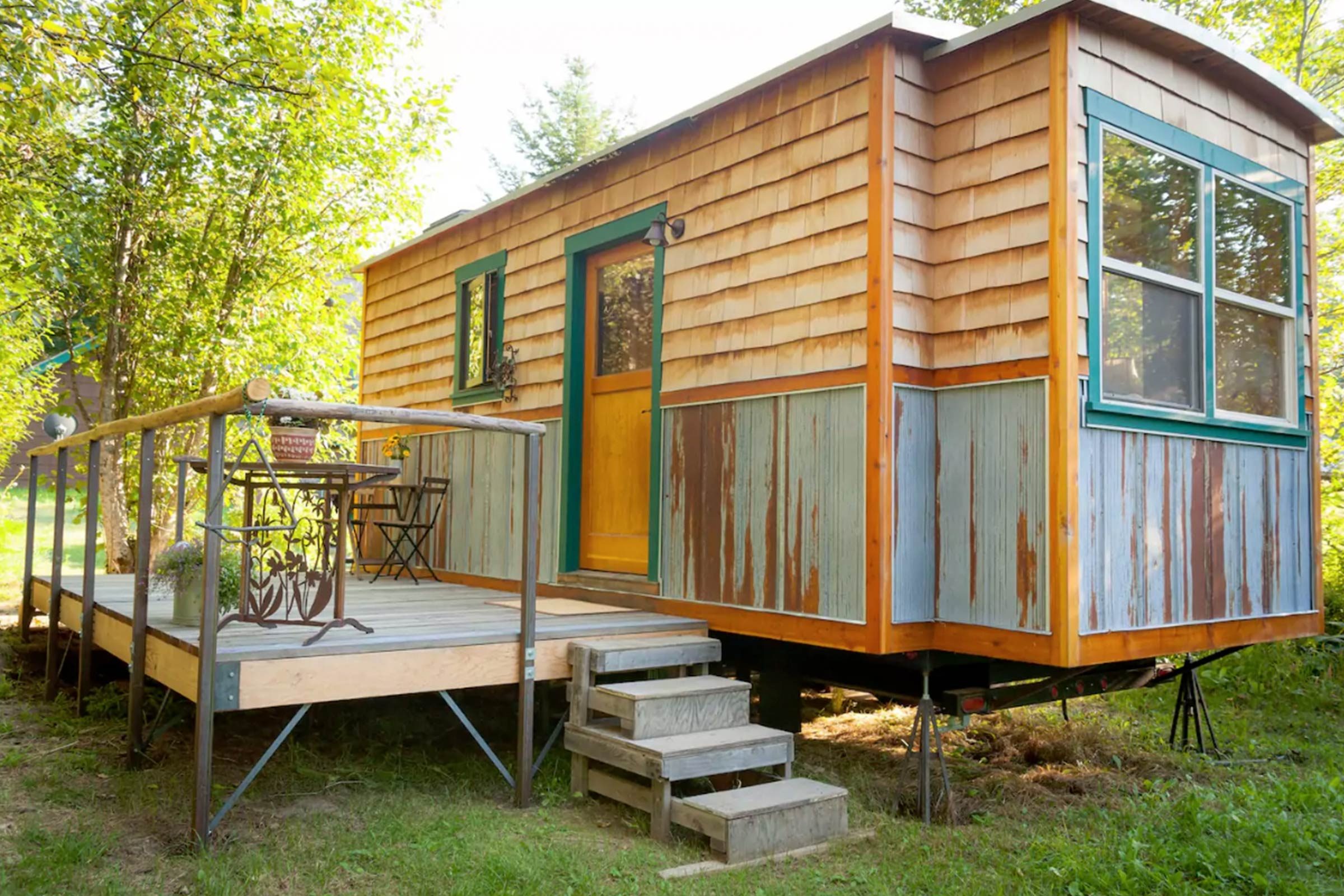 Explore 10 Charming Tiny Houses for Rent Nationwide