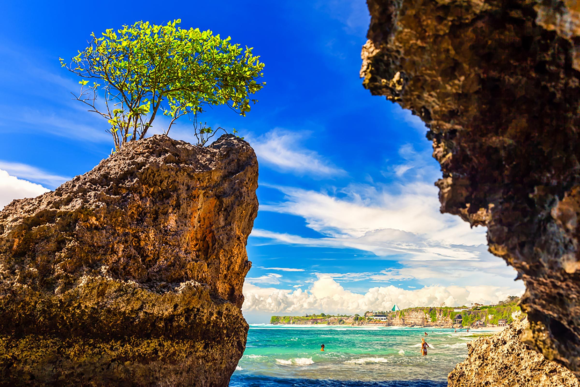 Top 8 Sunny Islands to Book for Christmas, Including Private Island Retreats