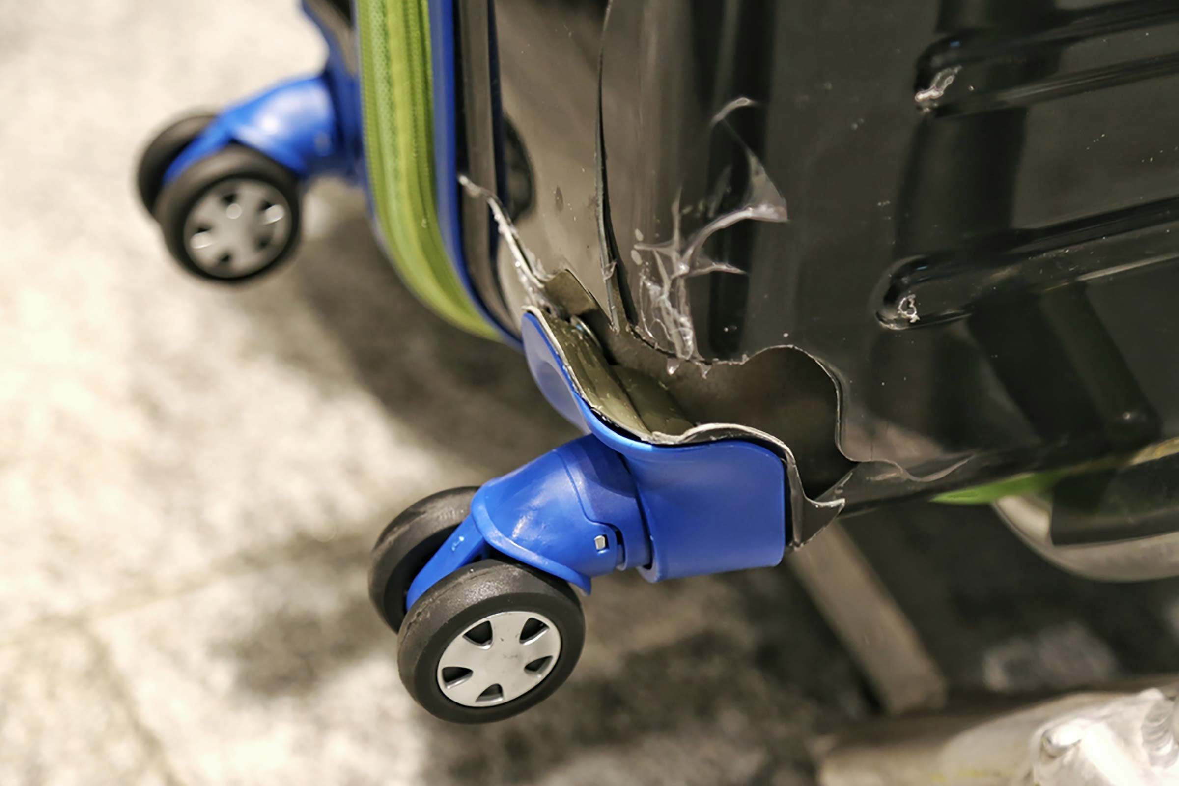 8 Essential Luggage Tips Baggage Handlers Recommend for a Smooth Travel Experience