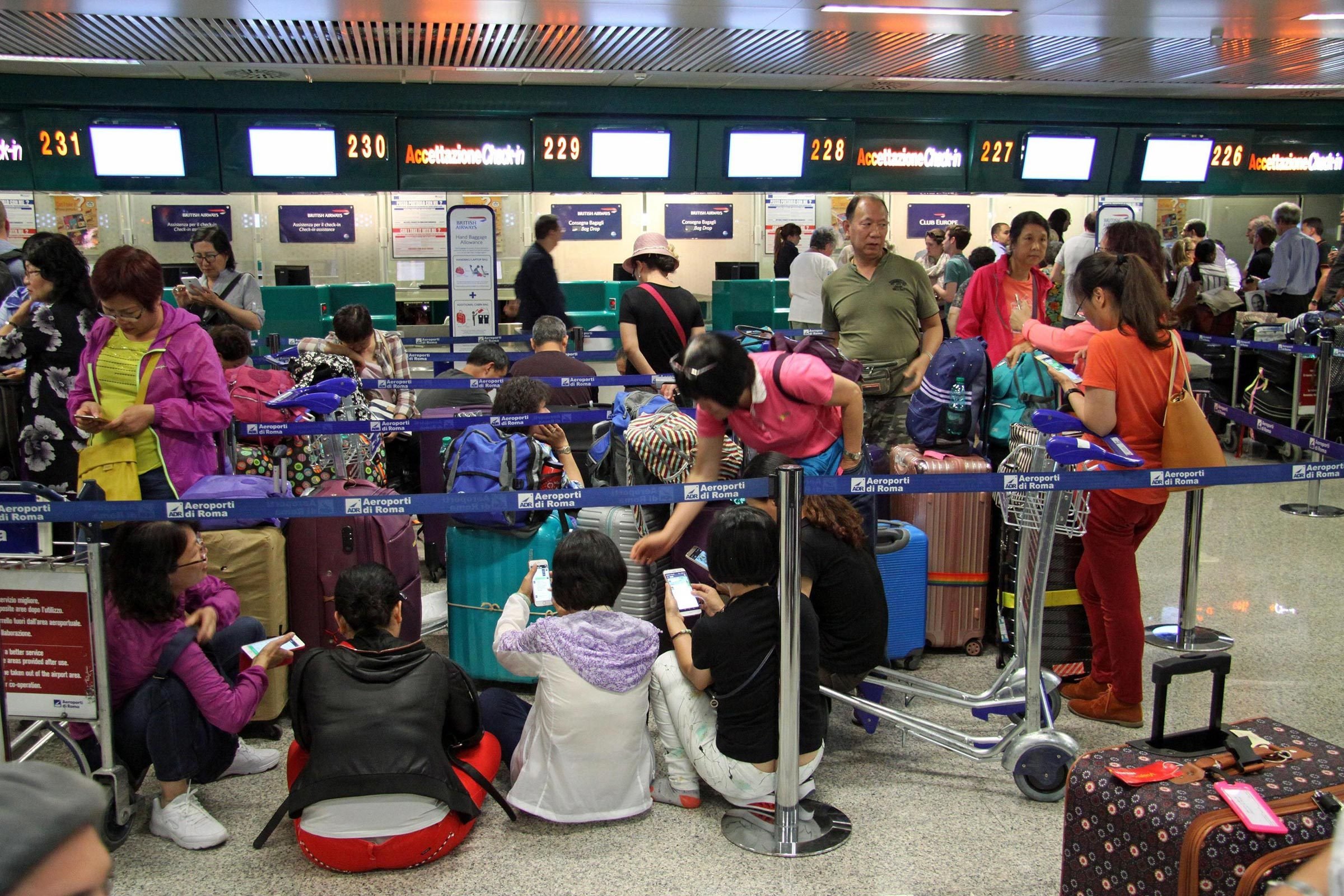 10 Stunning Photos Revealing the Chaos of Flight Delays