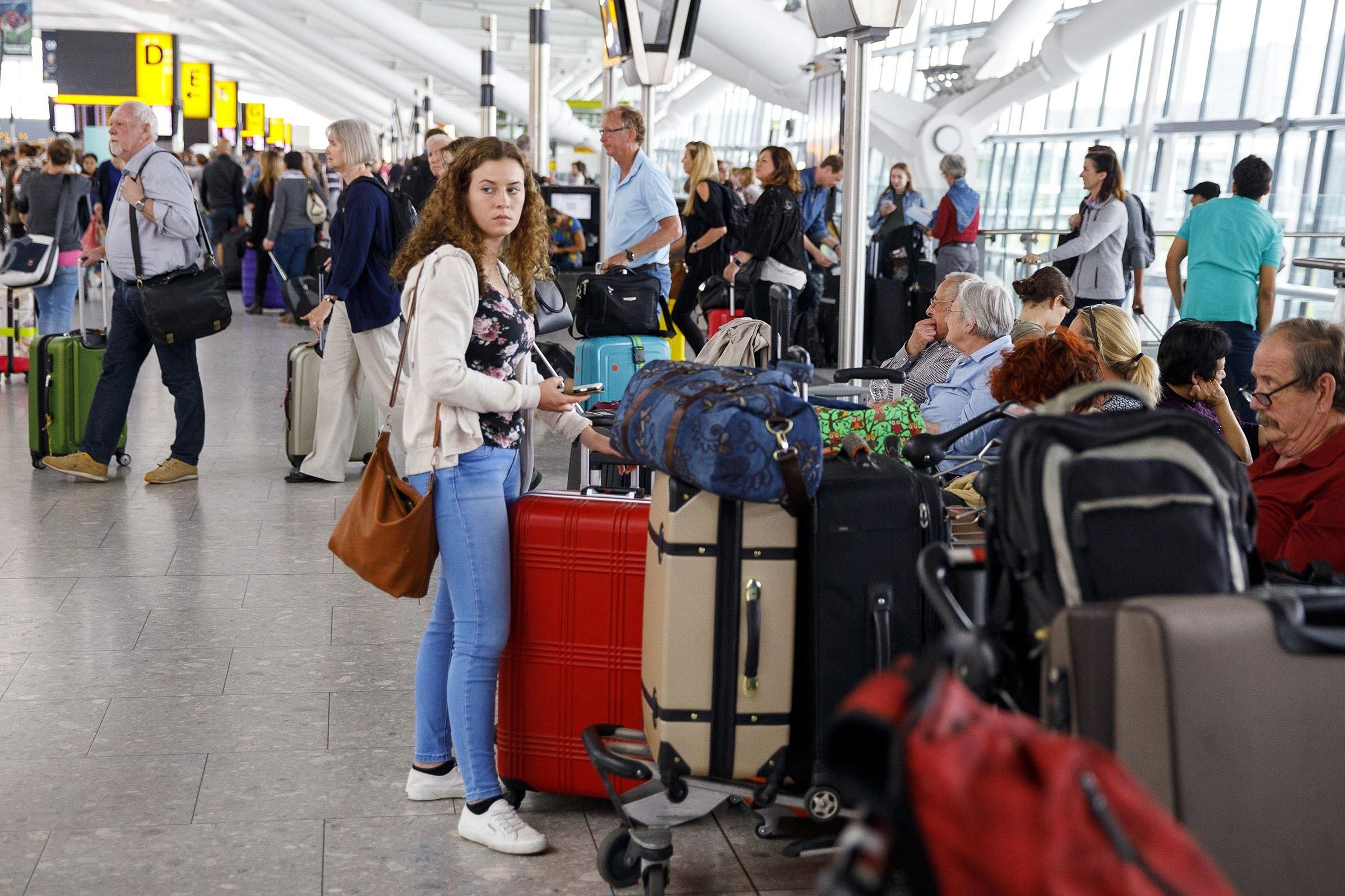 10 Stunning Photos Revealing the Chaos of Flight Delays