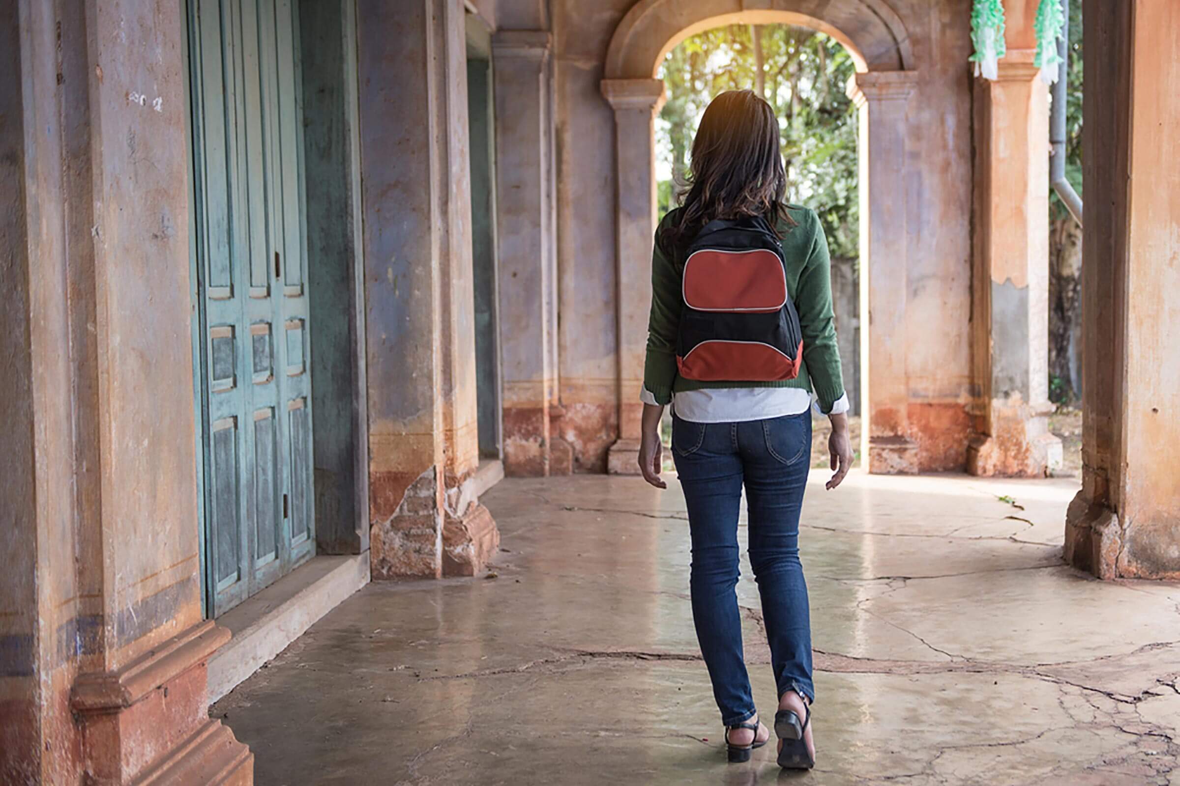 11 Essential Safety Tips for Solo Travelers