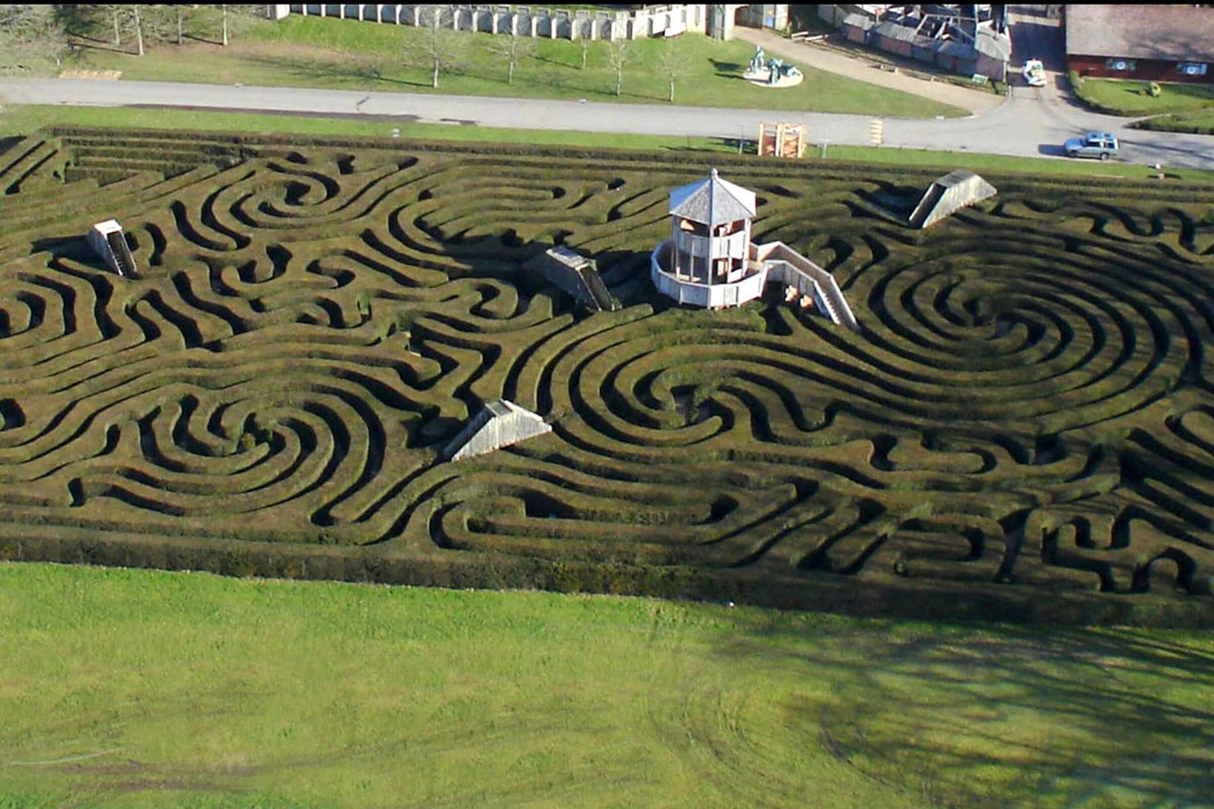 Explore 9 Unforgettable Mazes Around the World