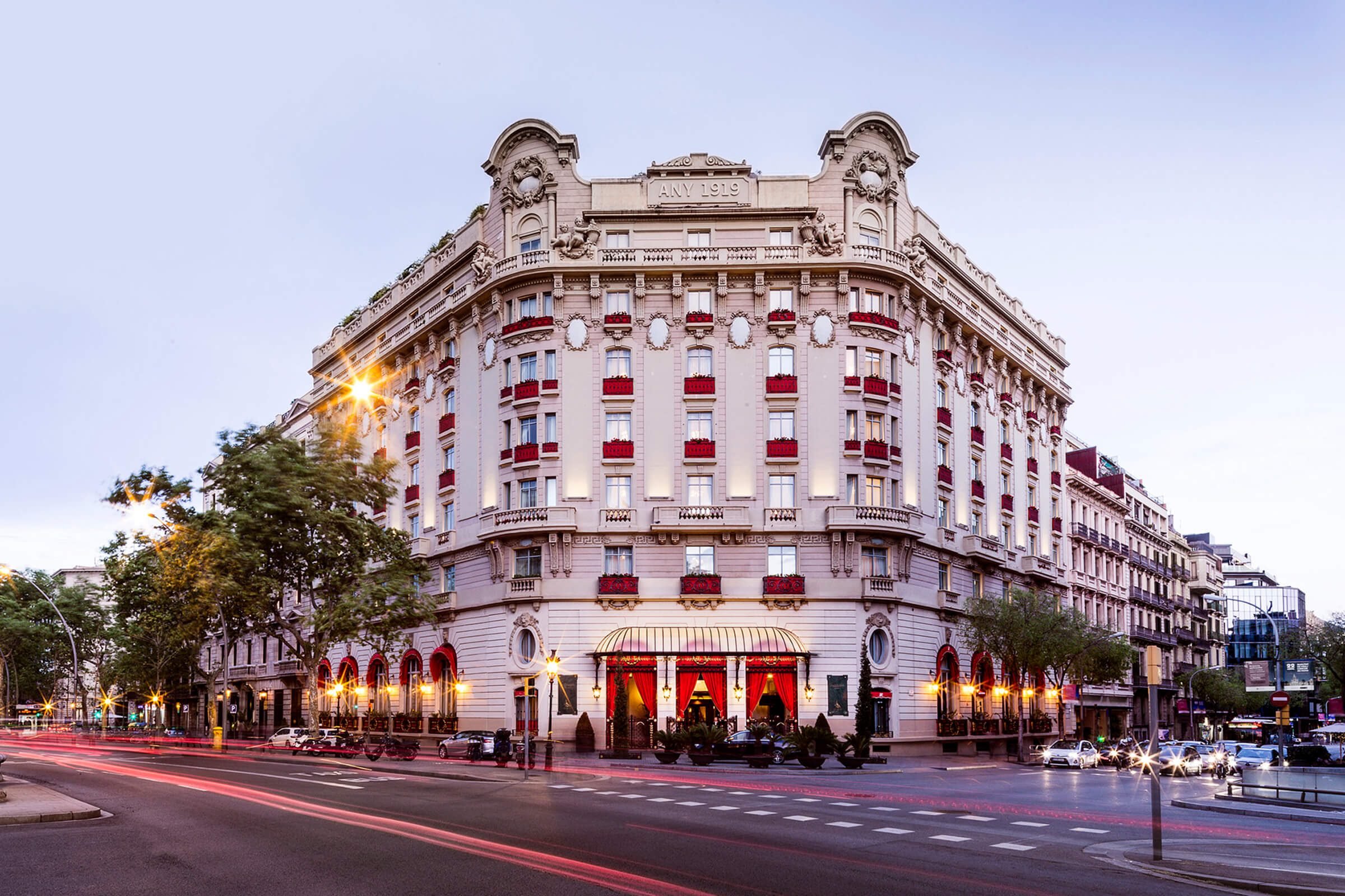 12 Most Stunning Hotel Entrances Around the World