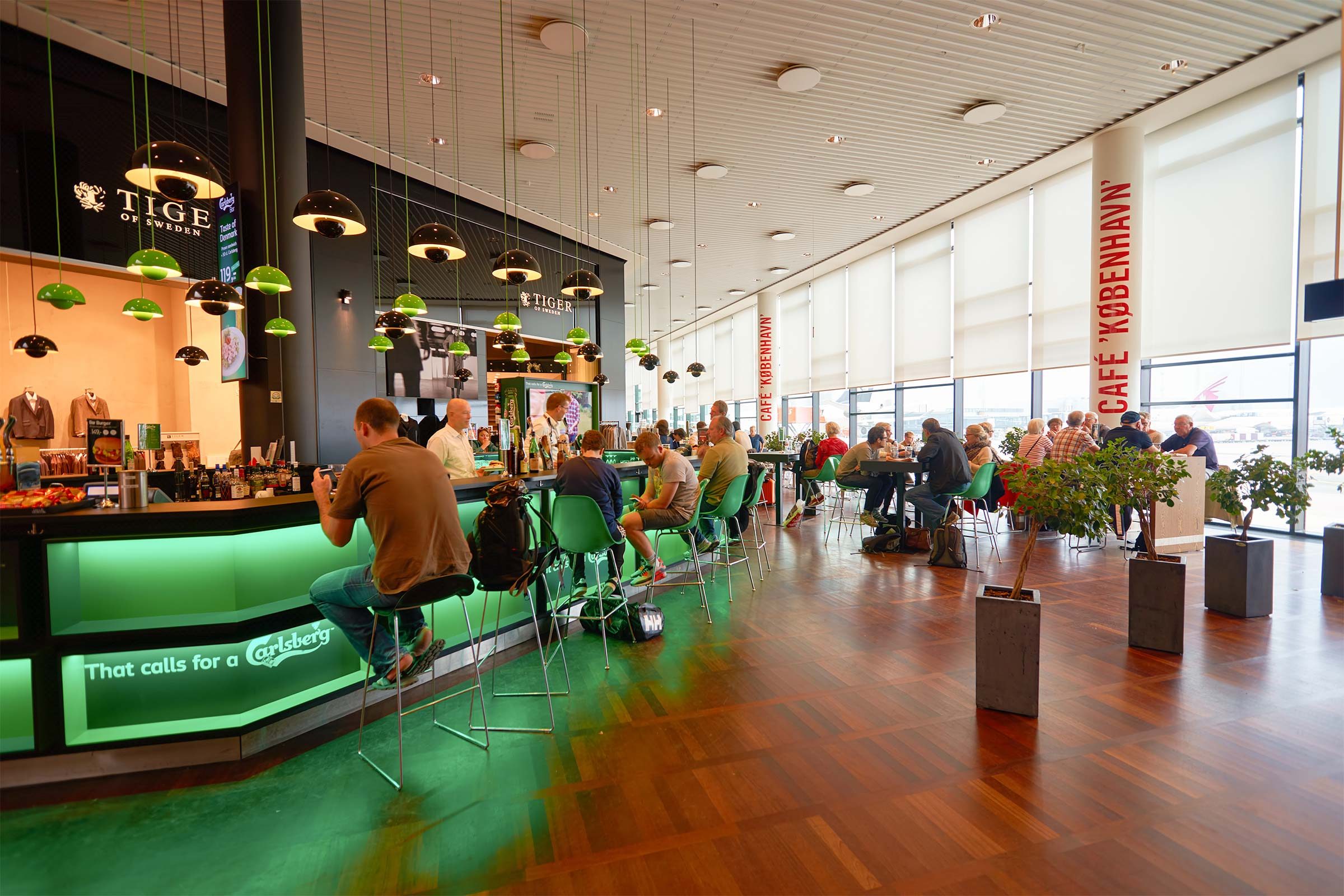 12 Insider Tips from Airport Bartenders You Should Know