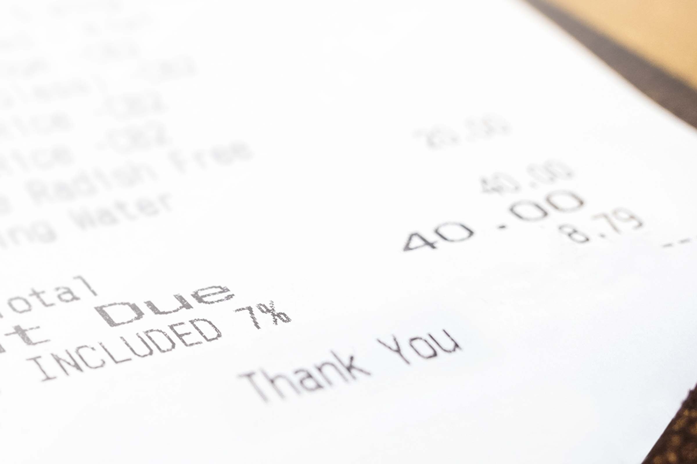 12 Insider Tips from Airport Bartenders You Should Know