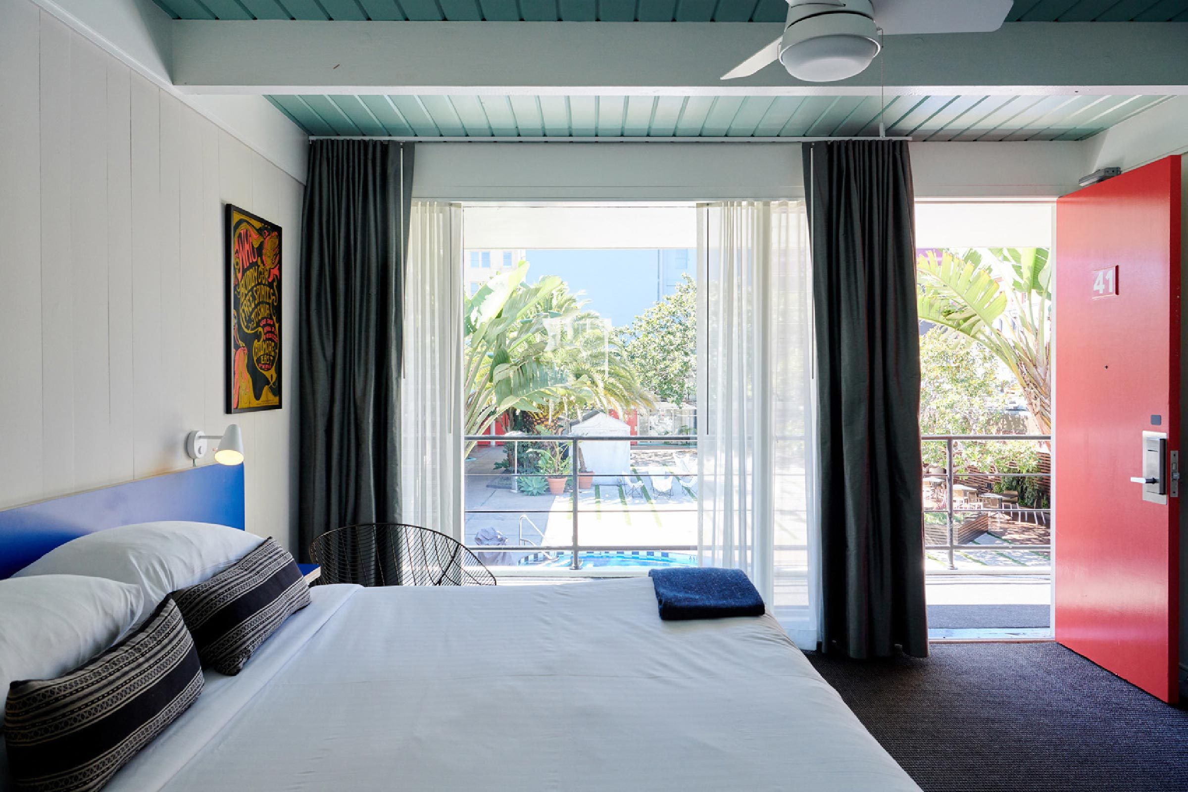 Top 17 Classic Retro Hotels Across America