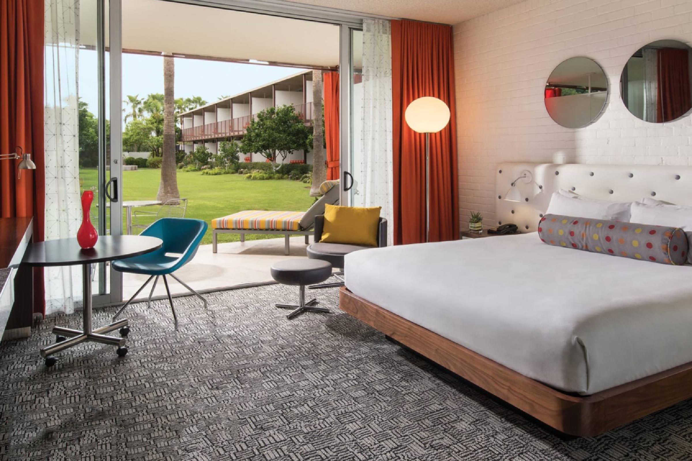 Top 17 Classic Retro Hotels Across America