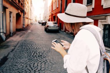9 Affordable Ways to Use Your Phone Abroad Without Breaking the Bank