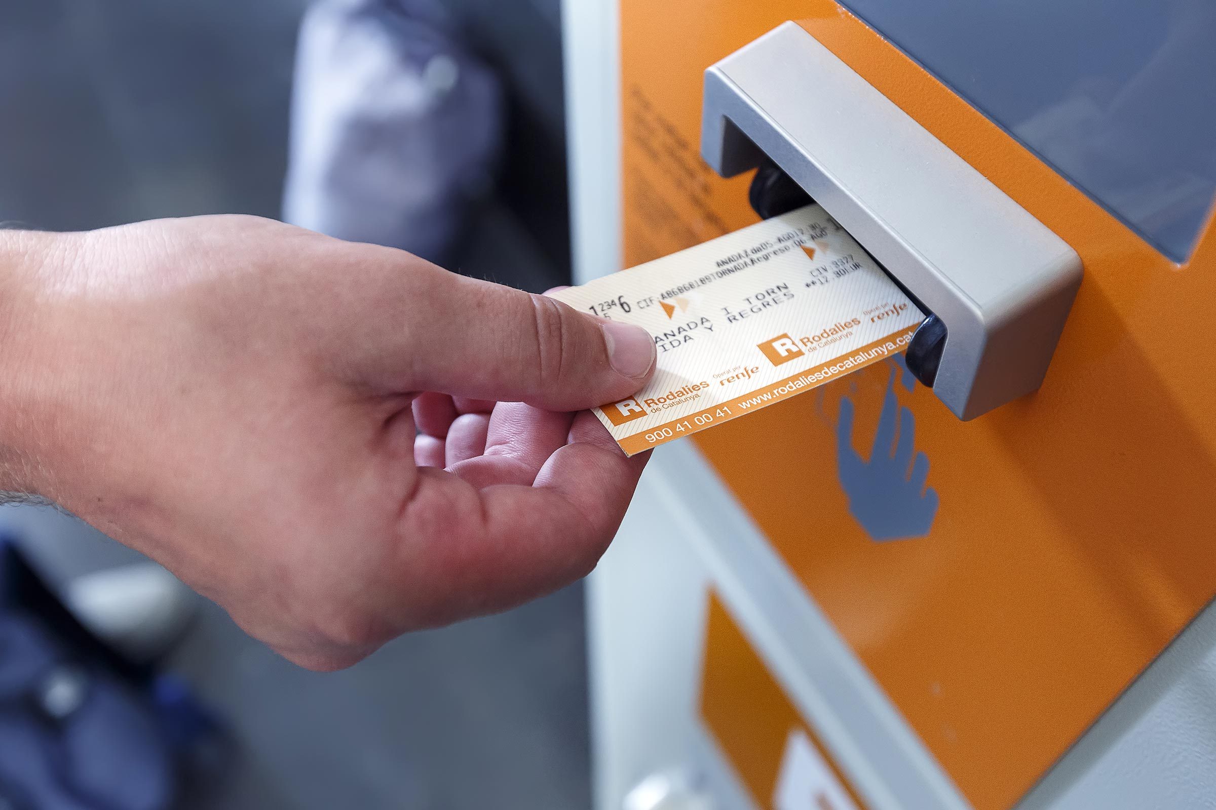 Top 10 Summer Travel Scams: Protect Yourself with Expert Tips