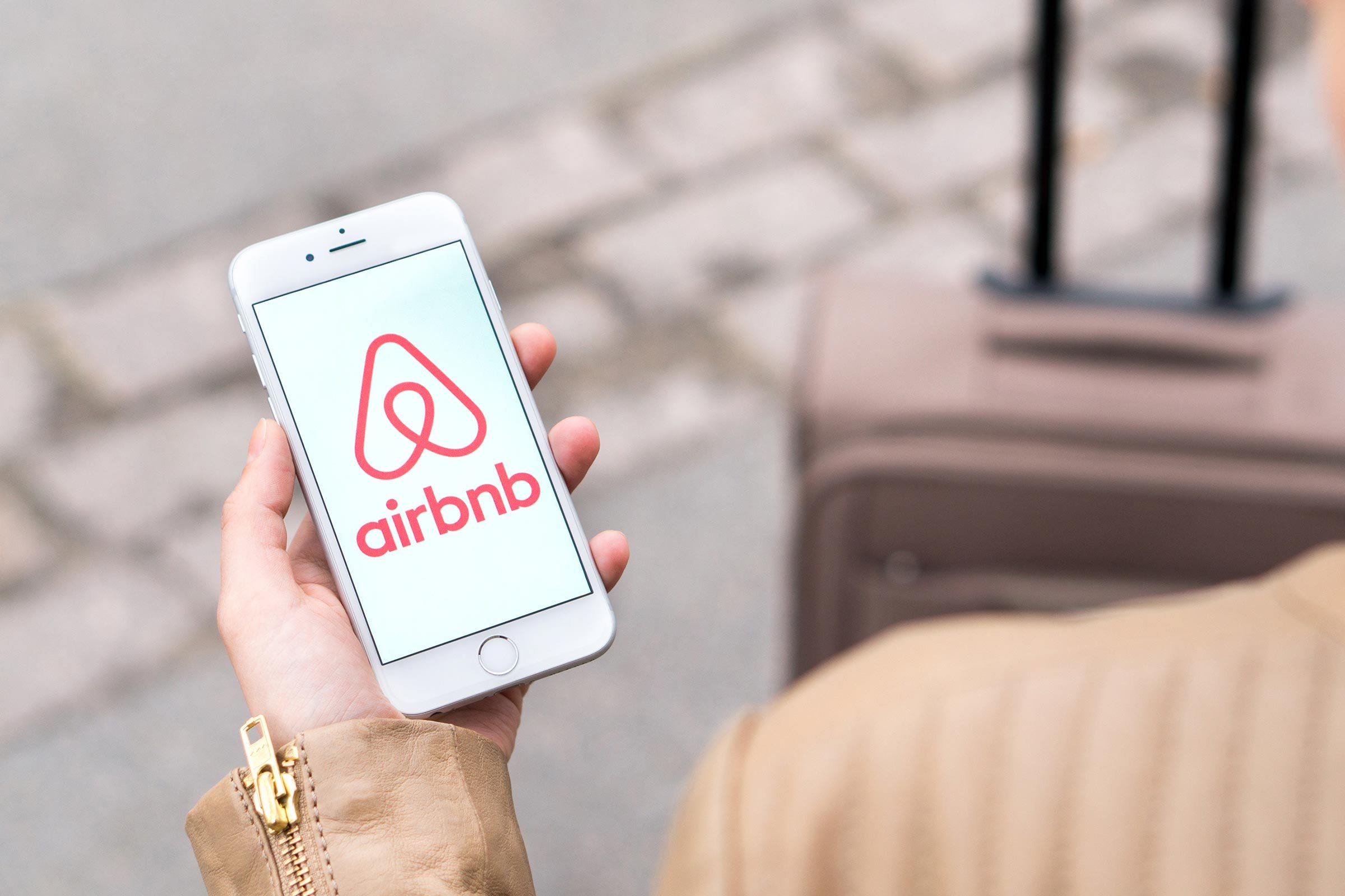 Top 10 Summer Travel Scams: Protect Yourself with Expert Tips