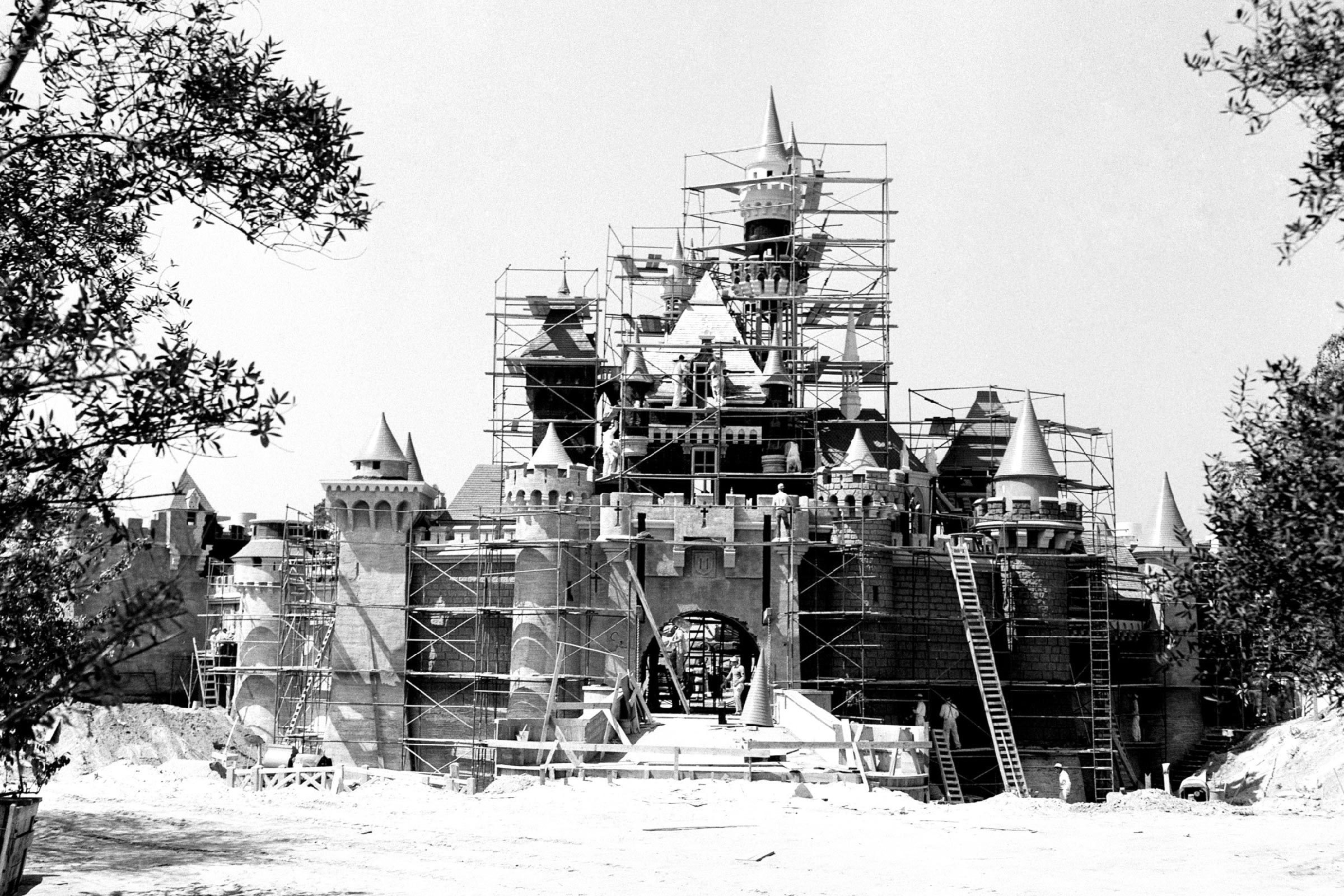 23 Astonishing Facts About Disneyland That You Never Knew