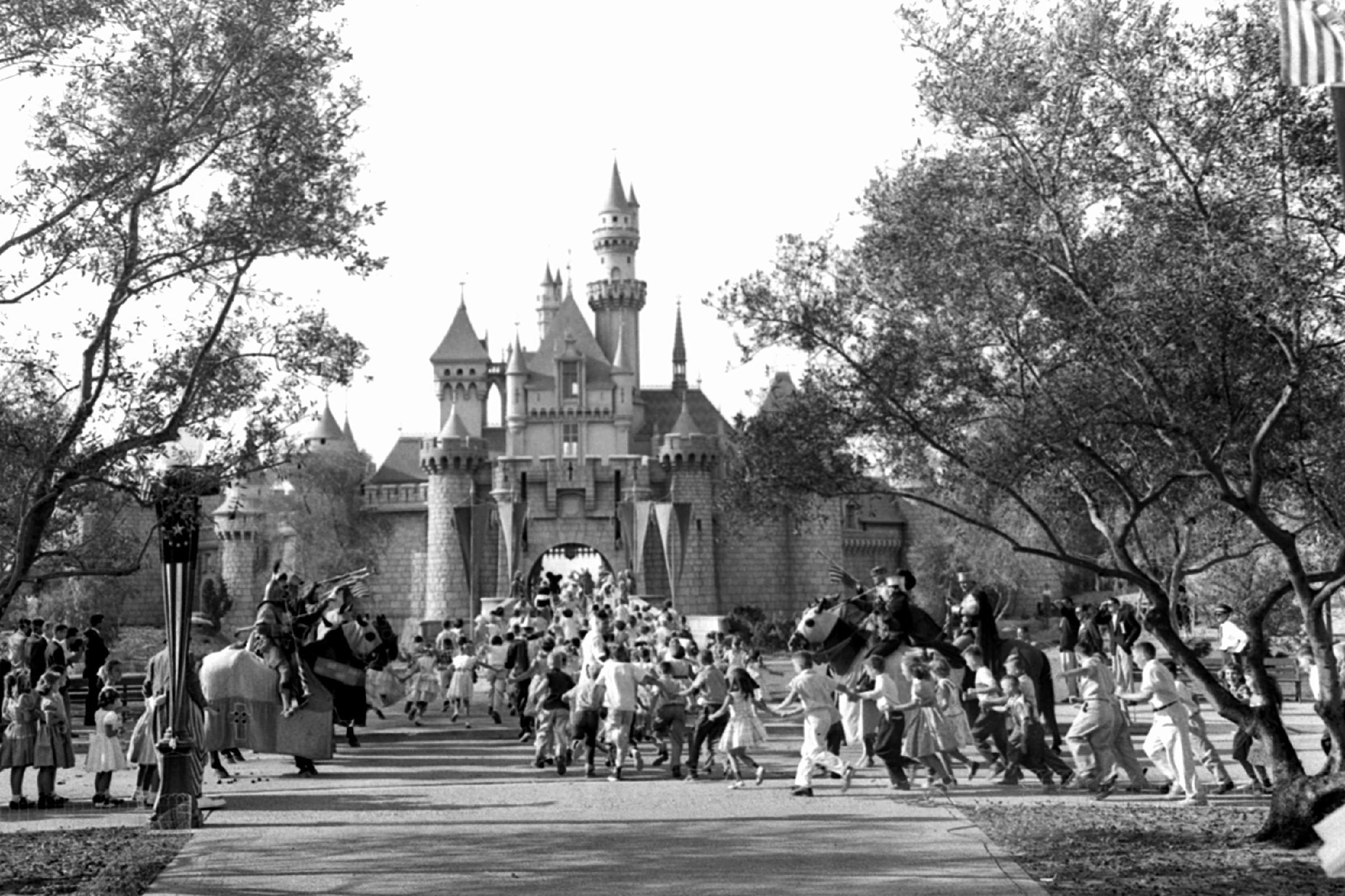 23 Astonishing Facts About Disneyland That You Never Knew