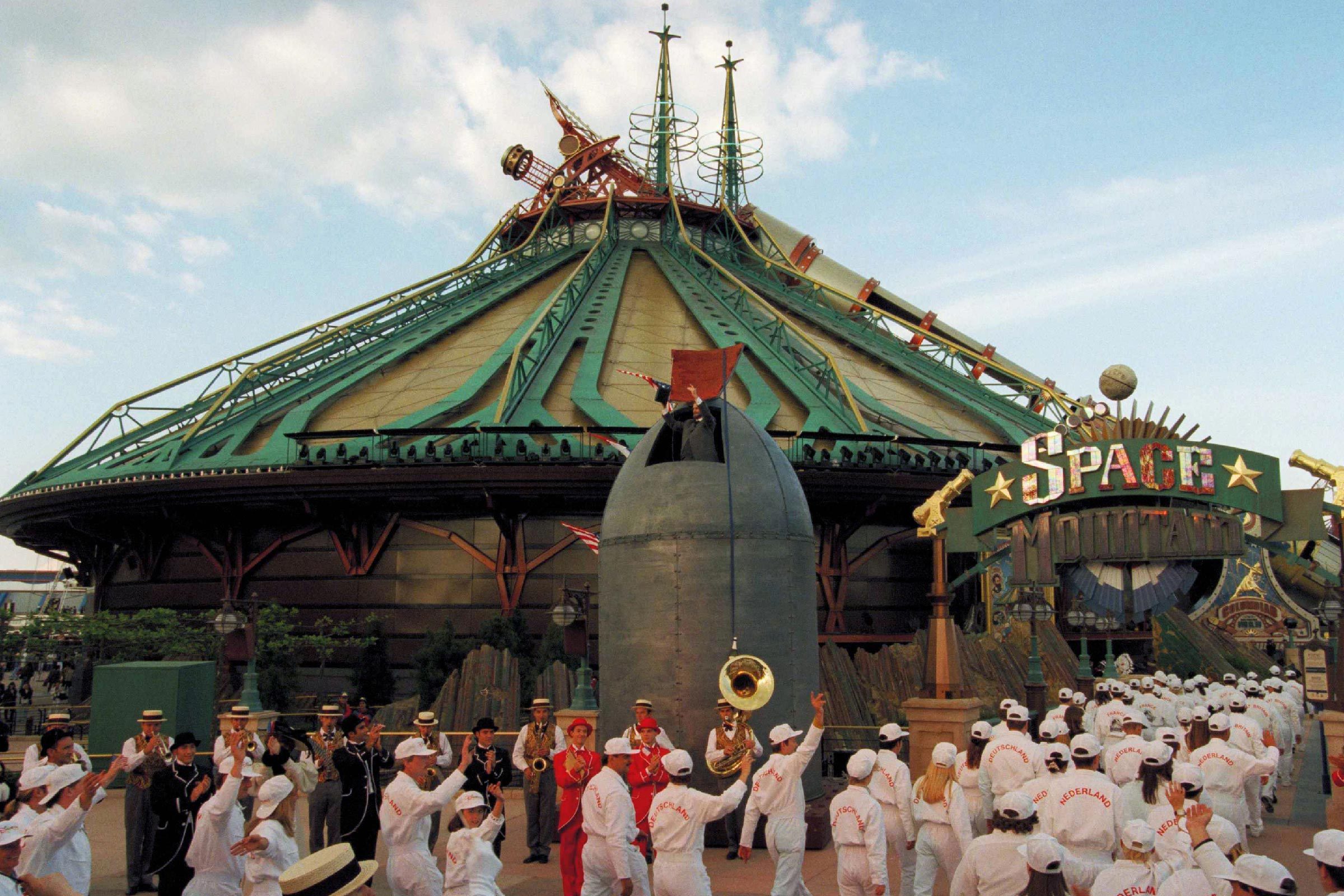 23 Astonishing Facts About Disneyland That You Never Knew