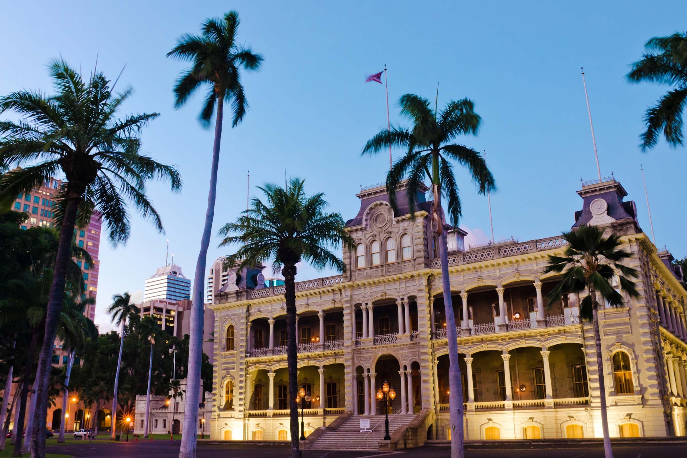 Essential Hawaiian Vacation Tips: 11 Must-Know Facts Before Booking