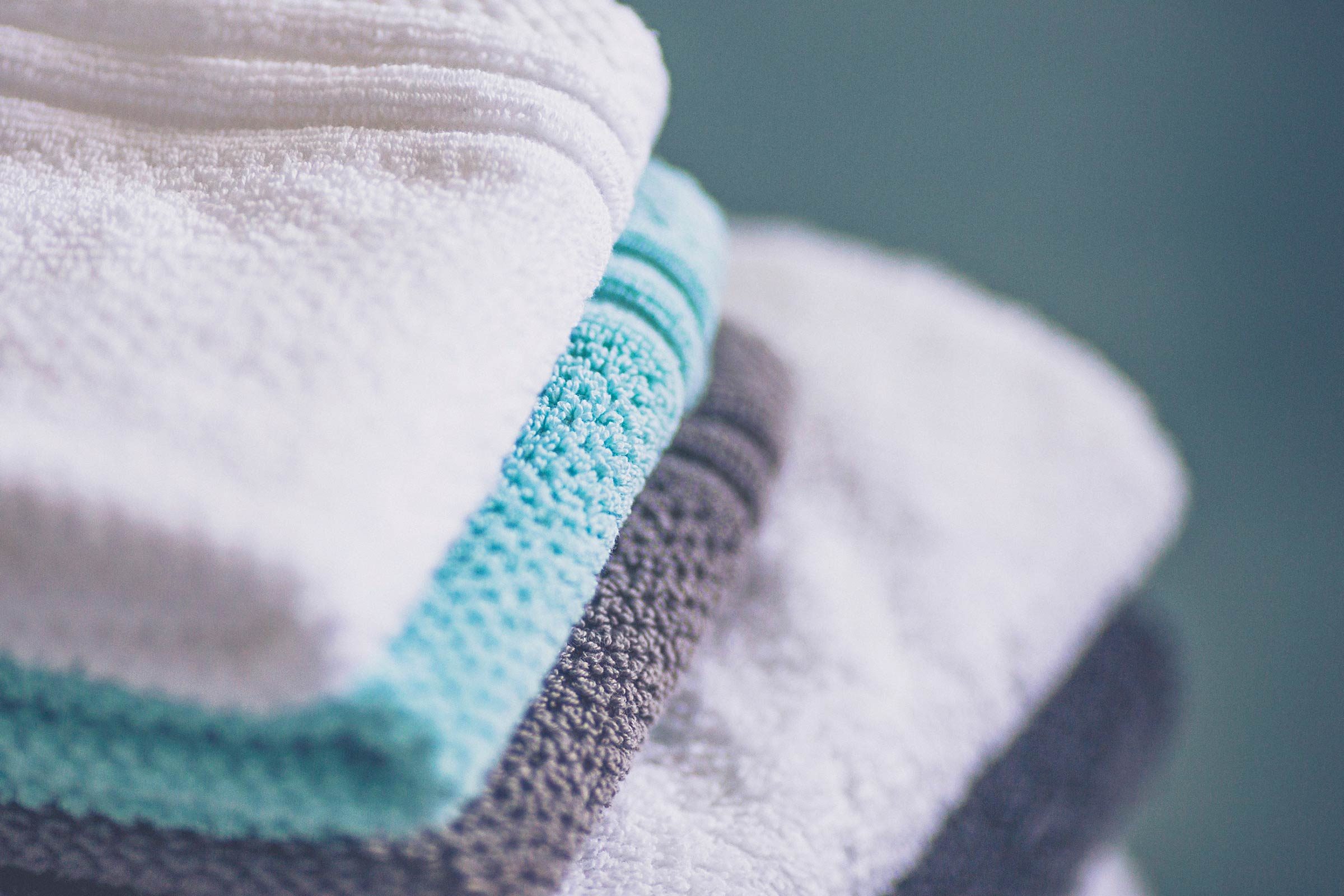 10 Essential Etiquette Tips for Respectful Home Guests