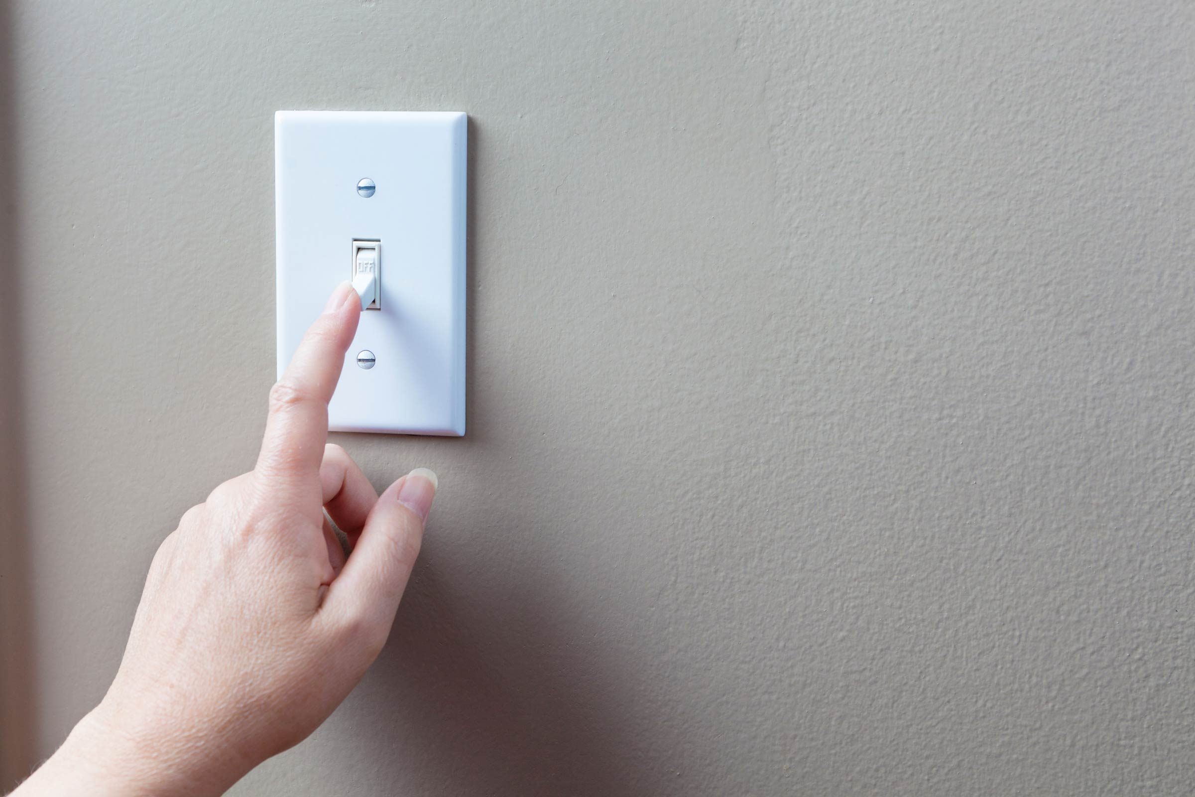 10 Essential Etiquette Tips for Respectful Home Guests