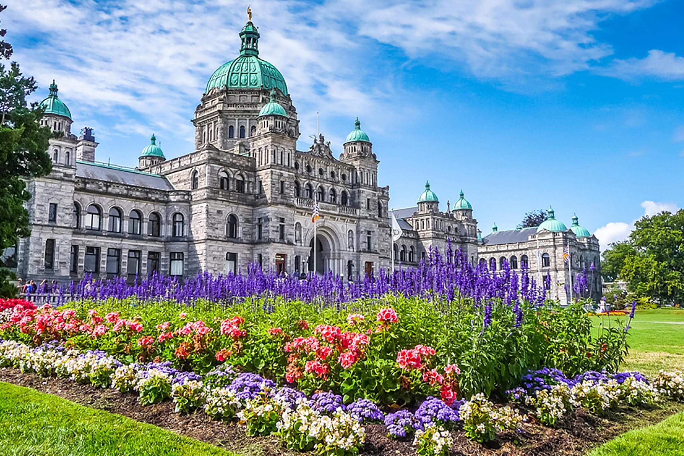 Canada’s Must-See Destinations: A Traveler’s Guide
