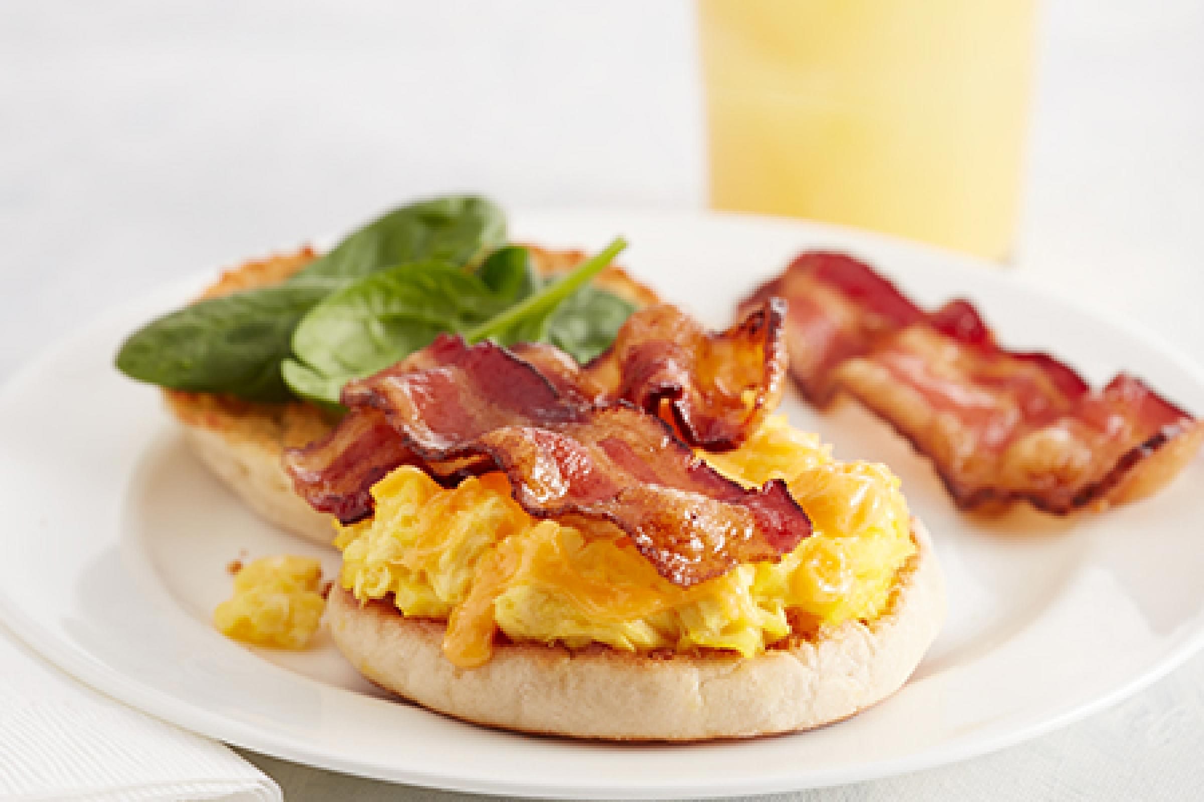 Top 15 Hotels Offering Free Hot Breakfasts for Travelers