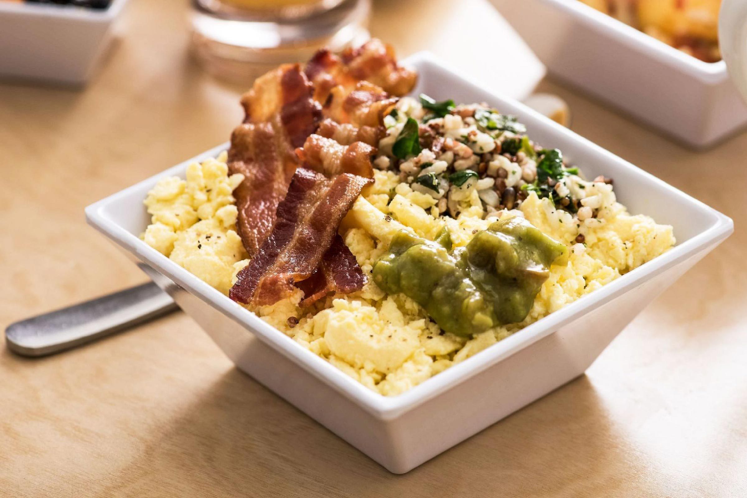 Top 15 Hotels Offering Free Hot Breakfasts for Travelers