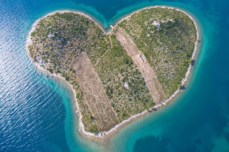 Explore 9 Stunning Heart-Shaped Islands & Lakes Worldwide