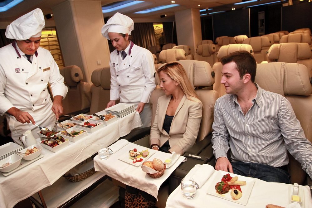 Top 13 Airlines for In‑Flight Dining: Best and Worst Food Reviewed