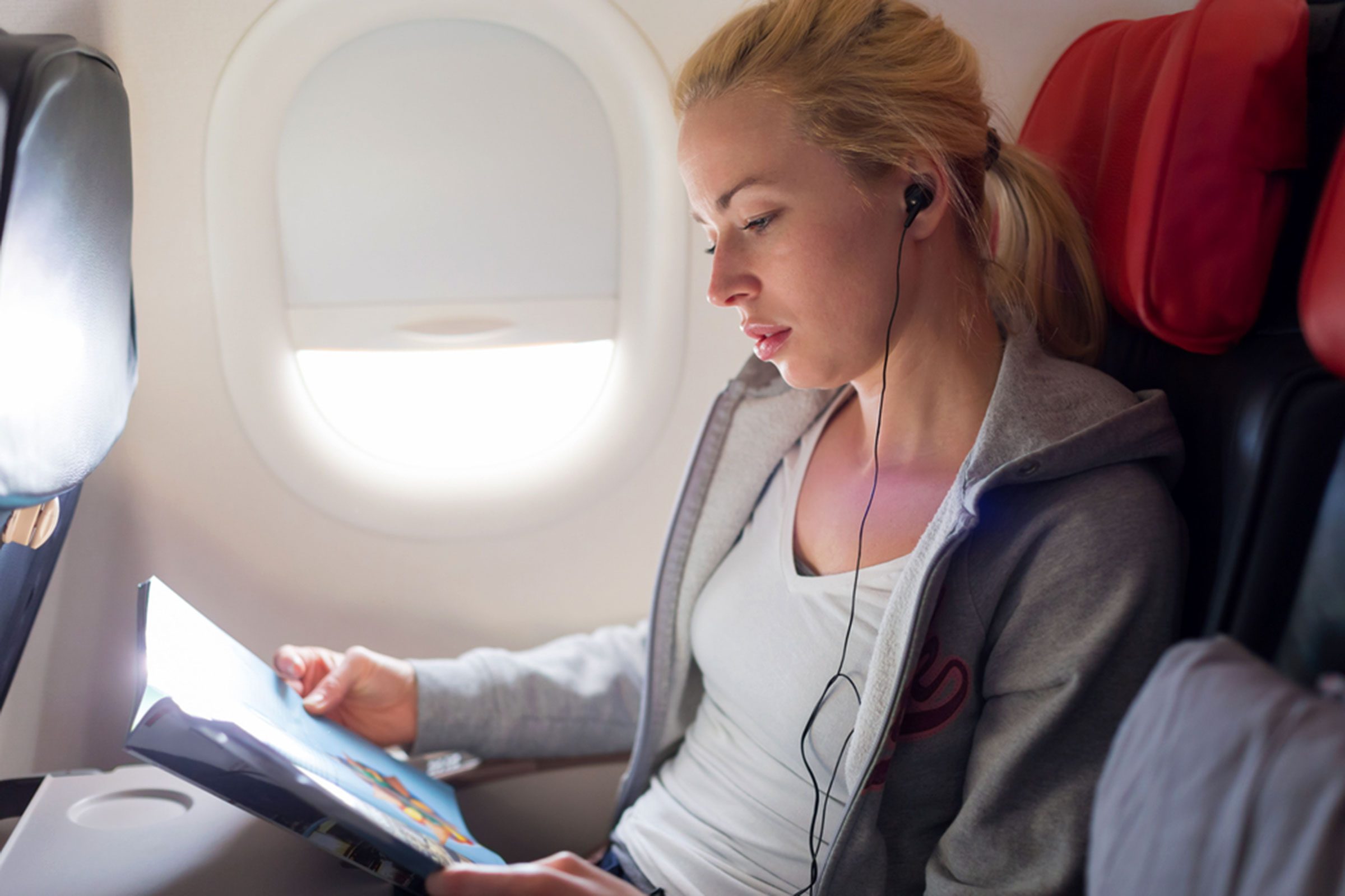Sleep Like a Pro on Planes: 14 Insider Tips from Seasoned Travelers