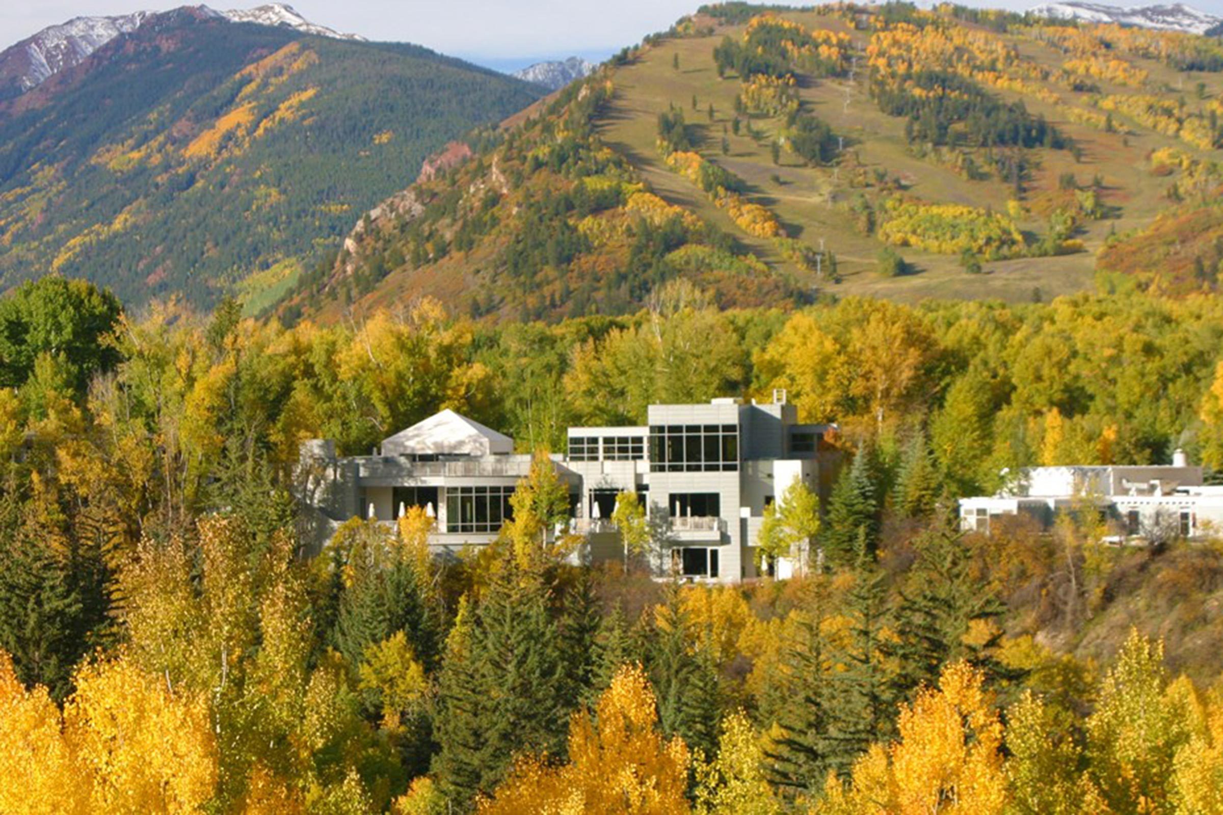 8 Cozy Inns to Book Now for Stunning Fall Foliage in the Berkshires