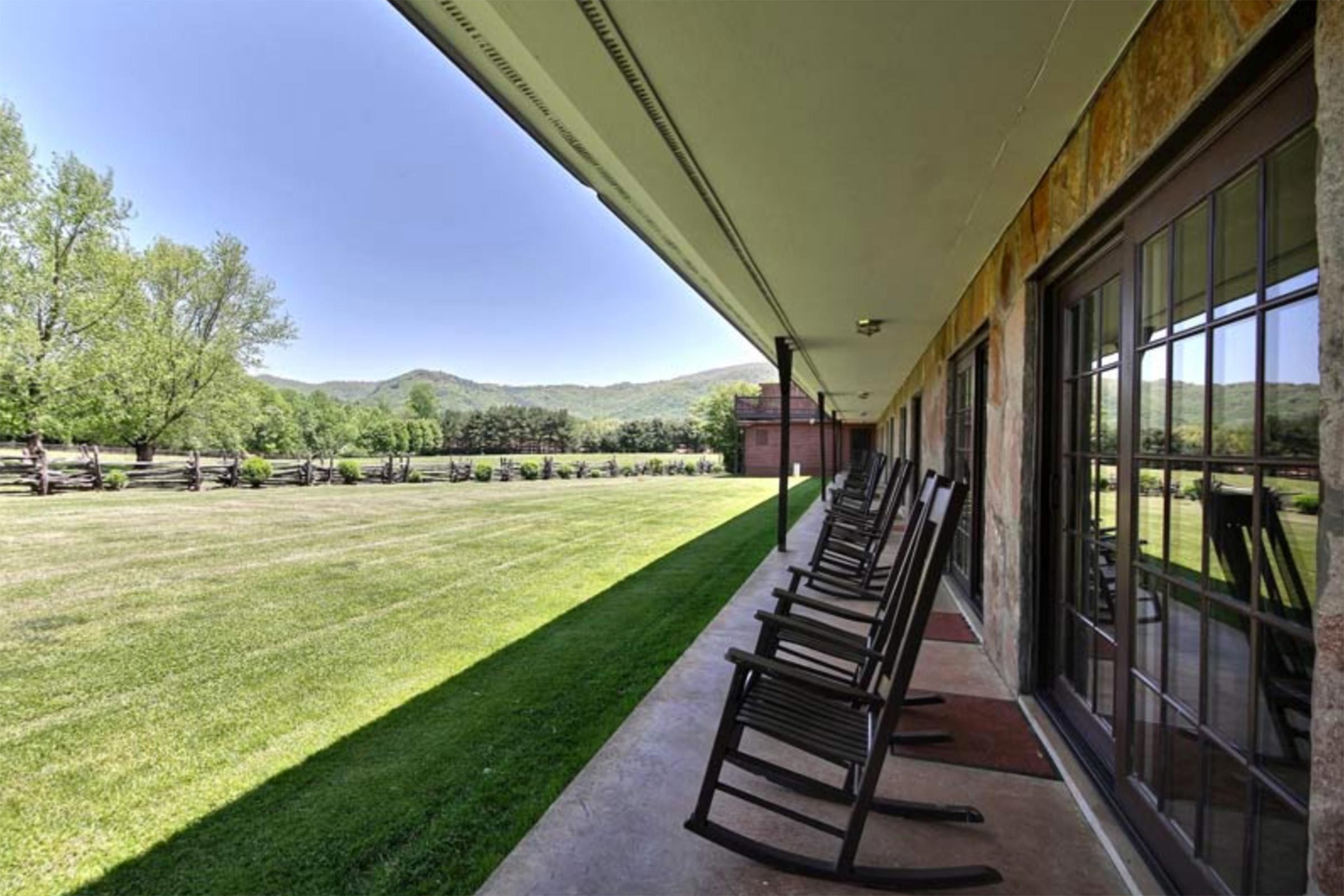 8 Cozy Inns to Book Now for Stunning Fall Foliage in the Berkshires