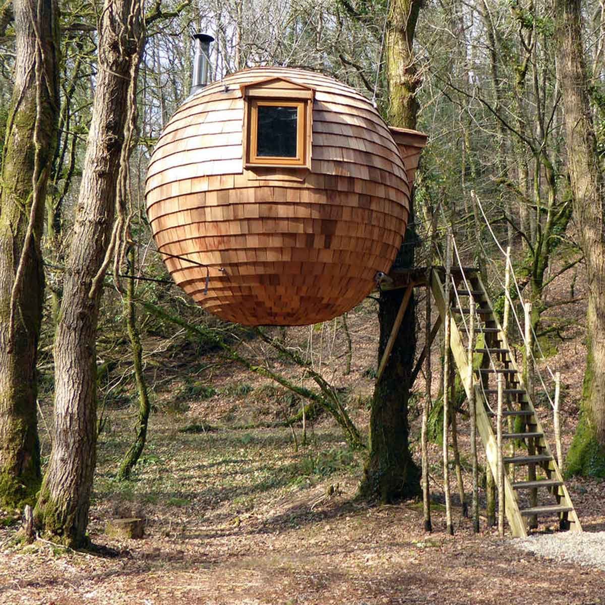19 Stunning Treehouses That Resemble UFOs