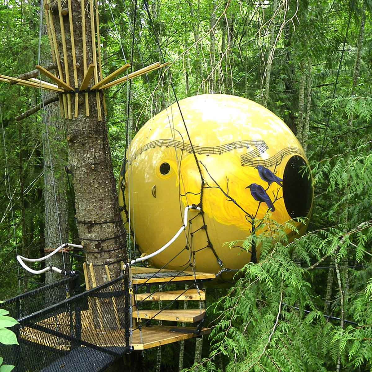 19 Stunning Treehouses That Resemble UFOs