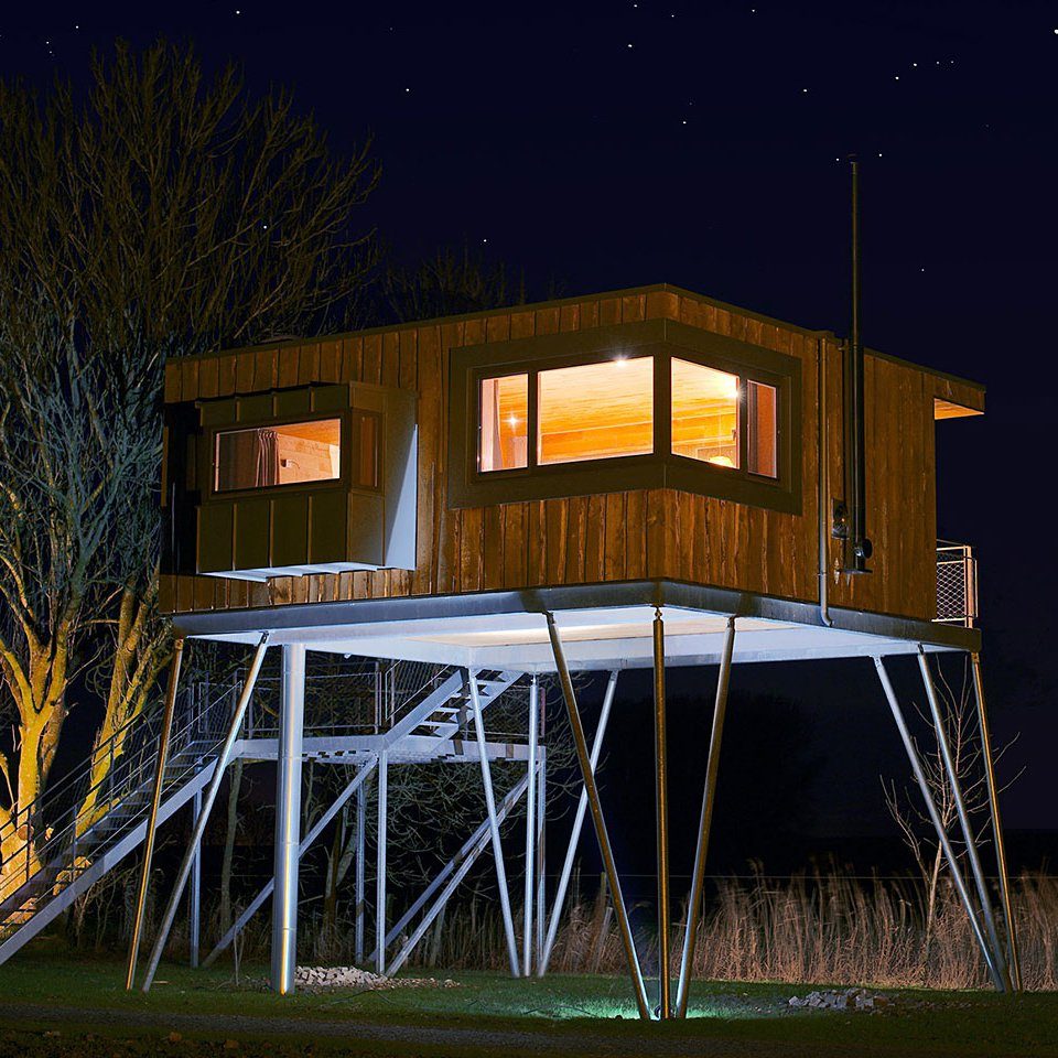19 Stunning Treehouses That Resemble UFOs
