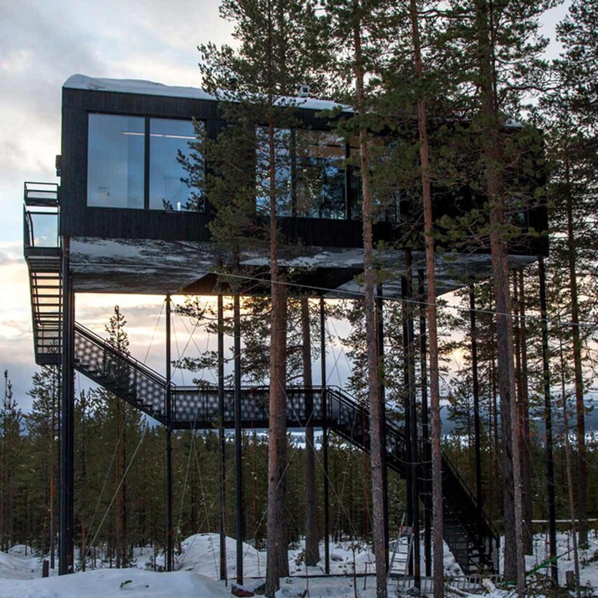 19 Stunning Treehouses That Resemble UFOs
