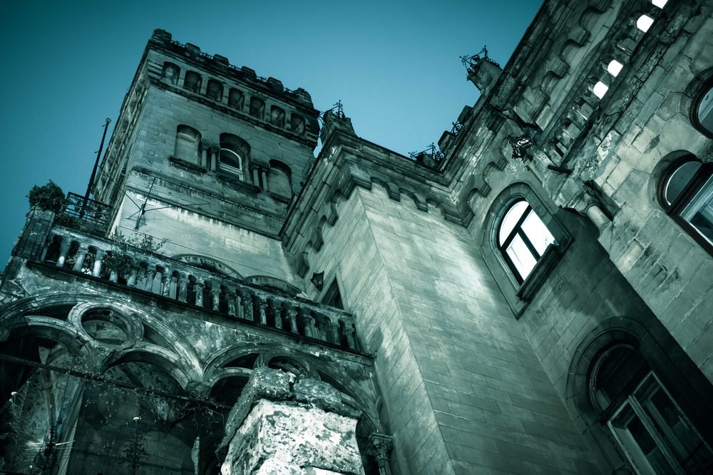 13 Haunted Houses with Unsolved Mysteries