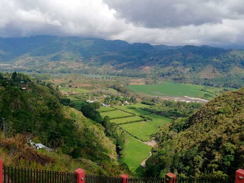 Explore Mirador Ujarrás: Stunning Views & Family Adventure